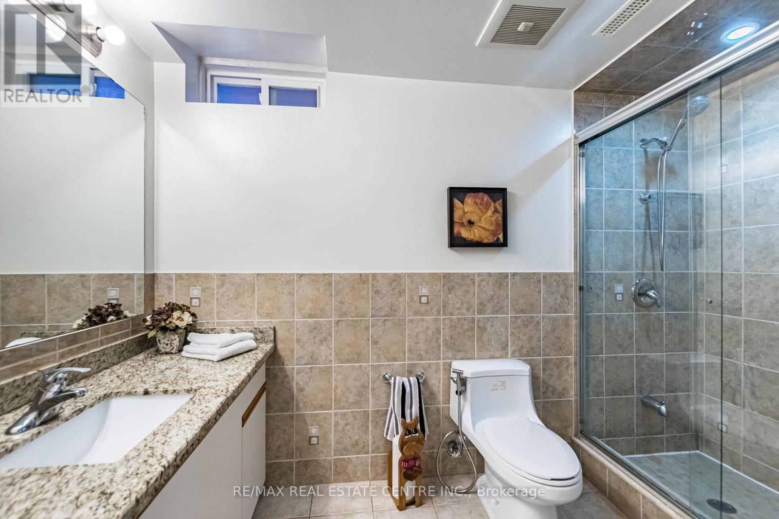 963 Summerbreeze Court, Mississauga, Ontario  L5V 1C9 - Photo 32 - W12469167