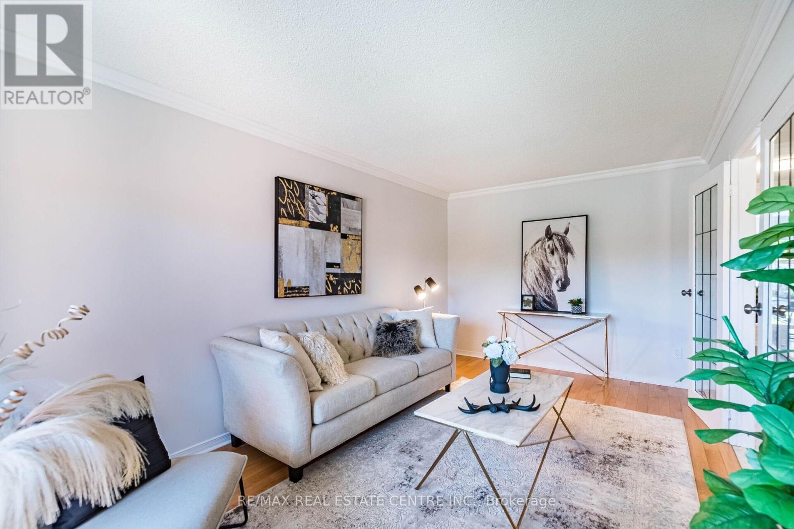 963 Summerbreeze Court, Mississauga, Ontario  L5V 1C9 - Photo 6 - W12469167