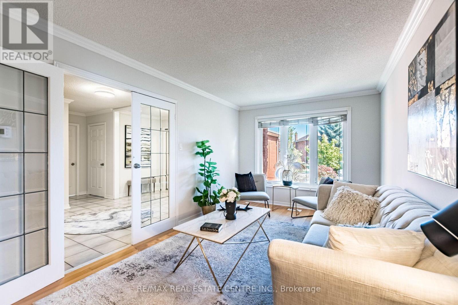 963 Summerbreeze Court, Mississauga, Ontario  L5V 1C9 - Photo 8 - W12469167