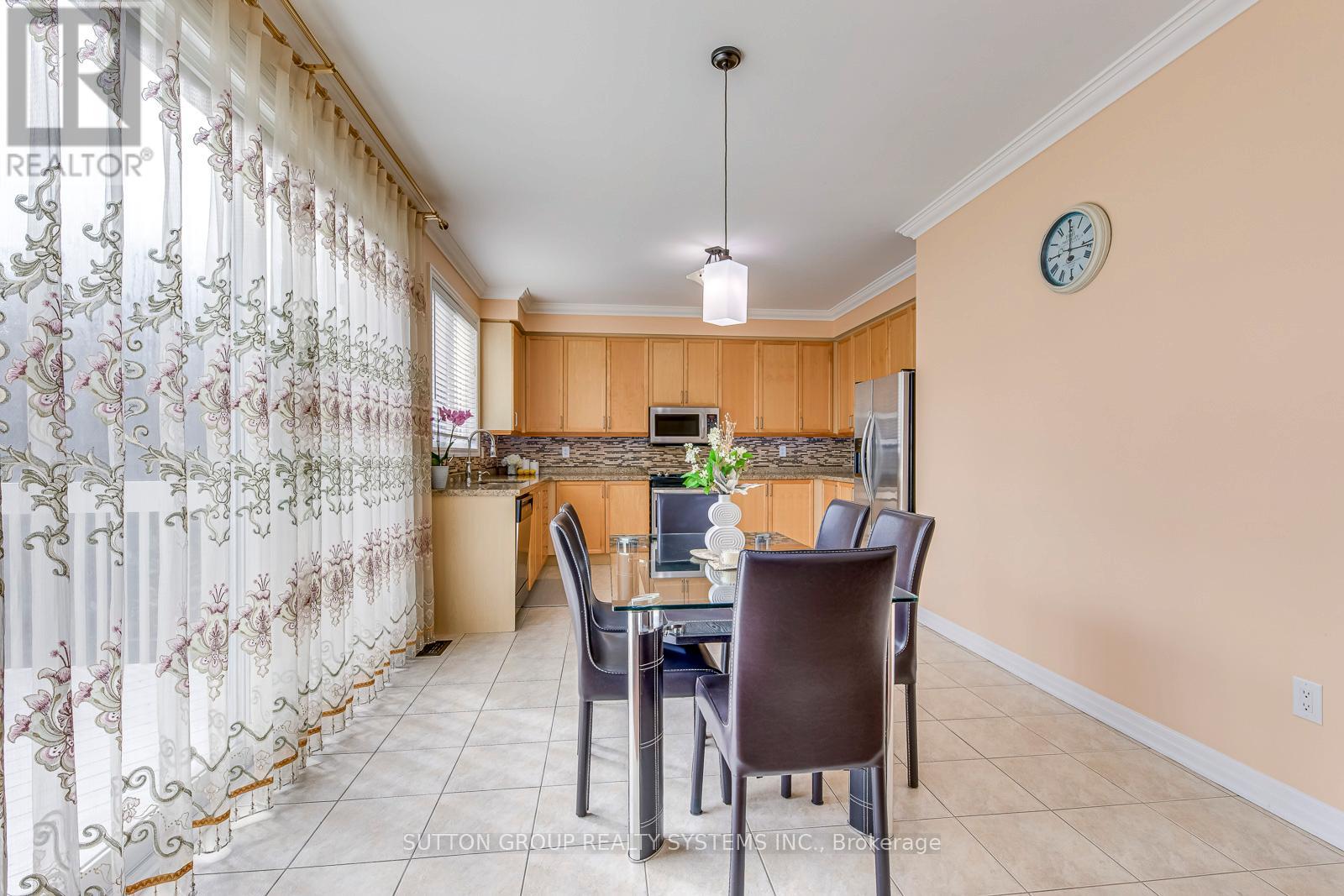2207 Kwinter Road, Oakville, Ontario  L6M 0G1 - Photo 12 - W12469174