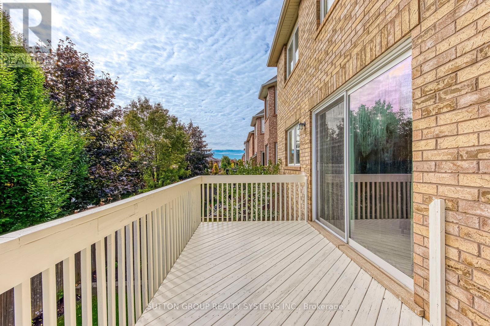2207 Kwinter Road, Oakville, Ontario  L6M 0G1 - Photo 15 - W12469174