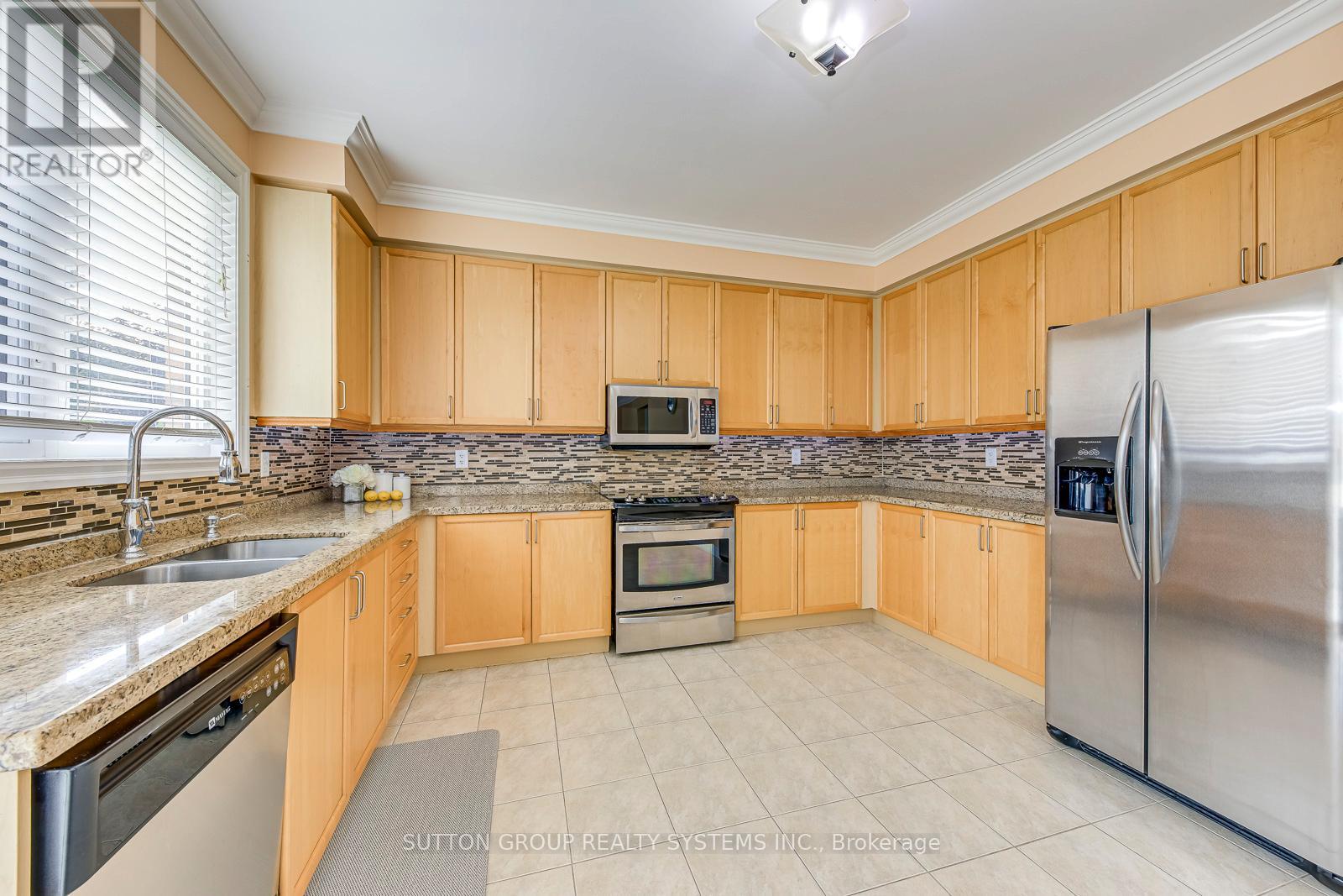 2207 Kwinter Road, Oakville, Ontario  L6M 0G1 - Photo 16 - W12469174