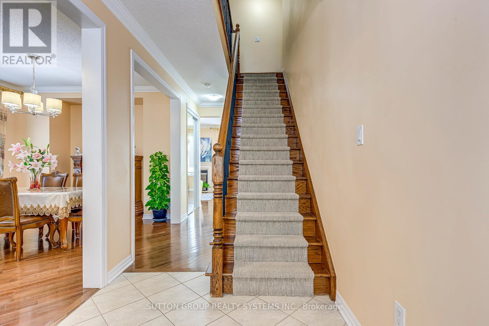 2207 Kwinter Road, Oakville, Ontario  L6M 0G1 - Photo 19 - W12469174