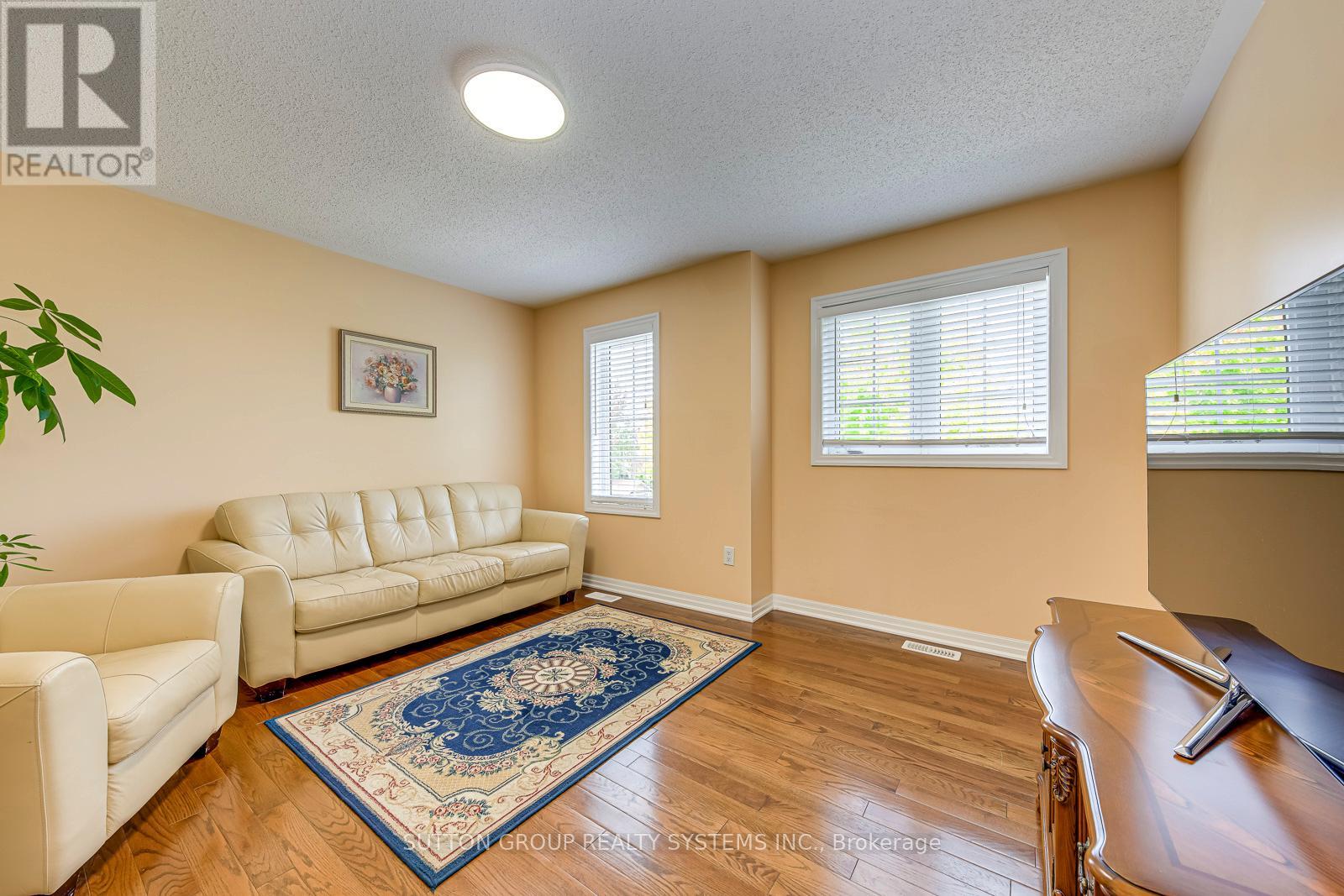 2207 Kwinter Road, Oakville, Ontario  L6M 0G1 - Photo 21 - W12469174