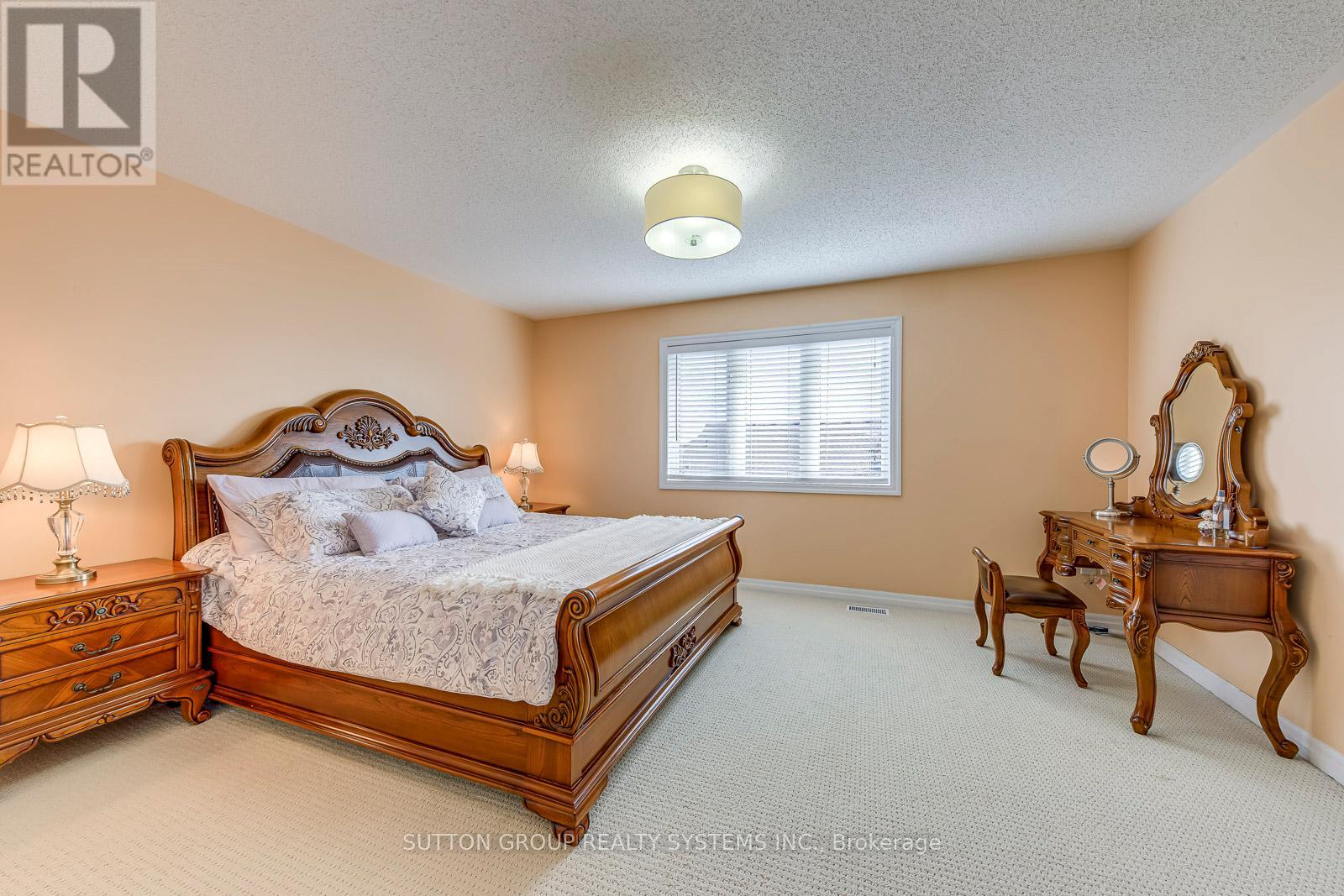 2207 Kwinter Road, Oakville, Ontario  L6M 0G1 - Photo 24 - W12469174