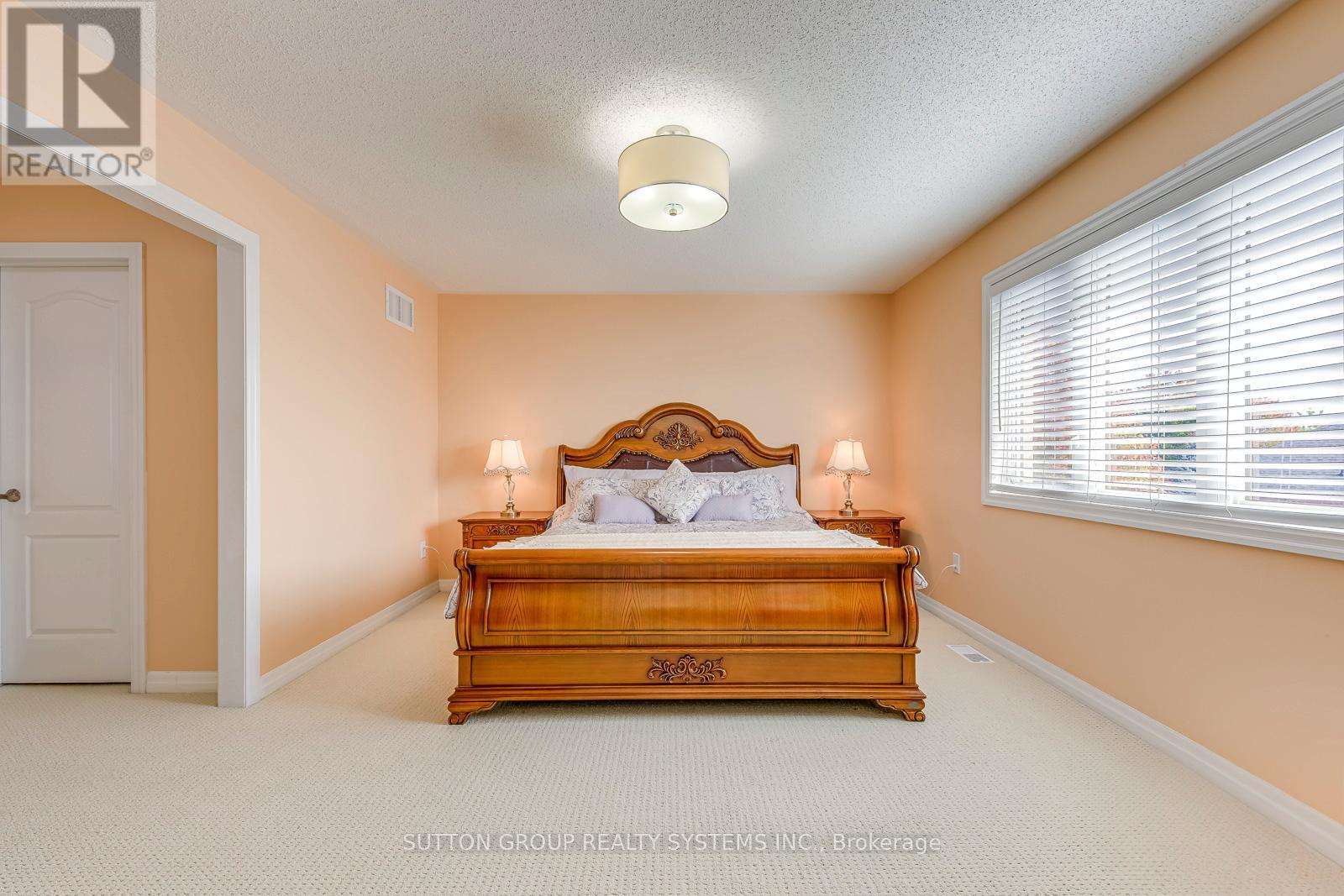 2207 Kwinter Road, Oakville, Ontario  L6M 0G1 - Photo 25 - W12469174