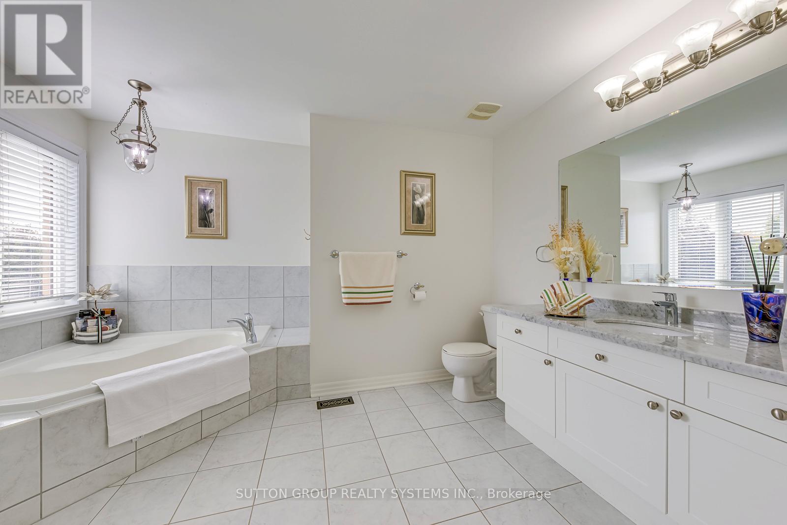 2207 Kwinter Road, Oakville, Ontario  L6M 0G1 - Photo 26 - W12469174