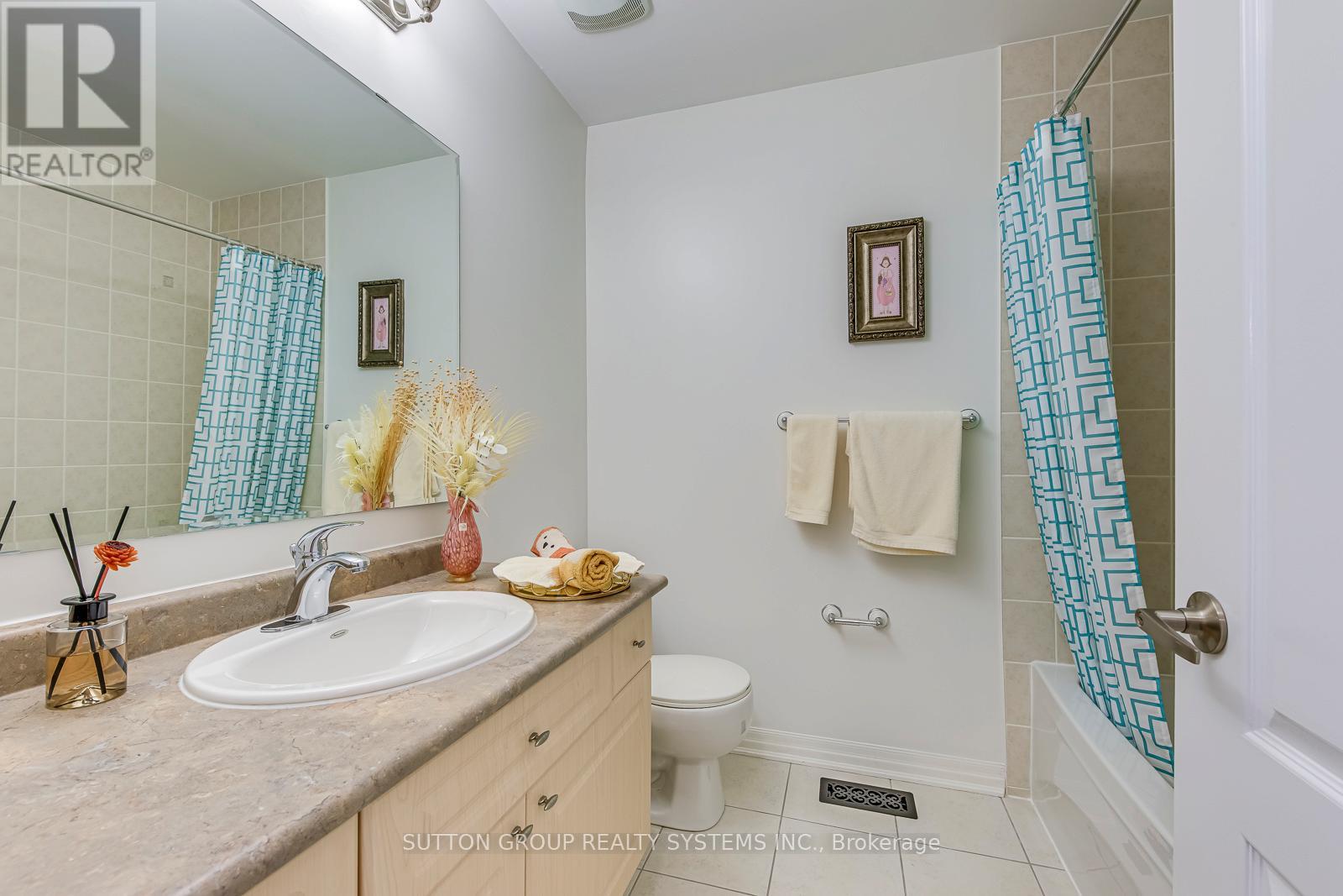 2207 Kwinter Road, Oakville, Ontario  L6M 0G1 - Photo 33 - W12469174