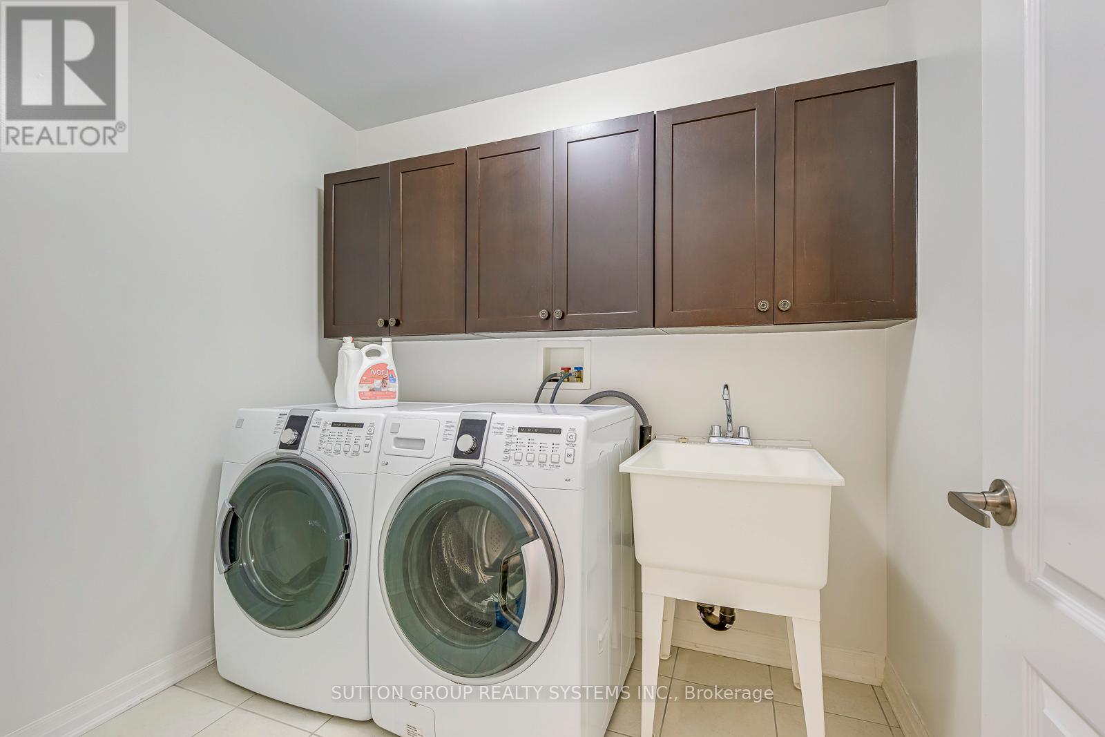 2207 Kwinter Road, Oakville, Ontario  L6M 0G1 - Photo 34 - W12469174