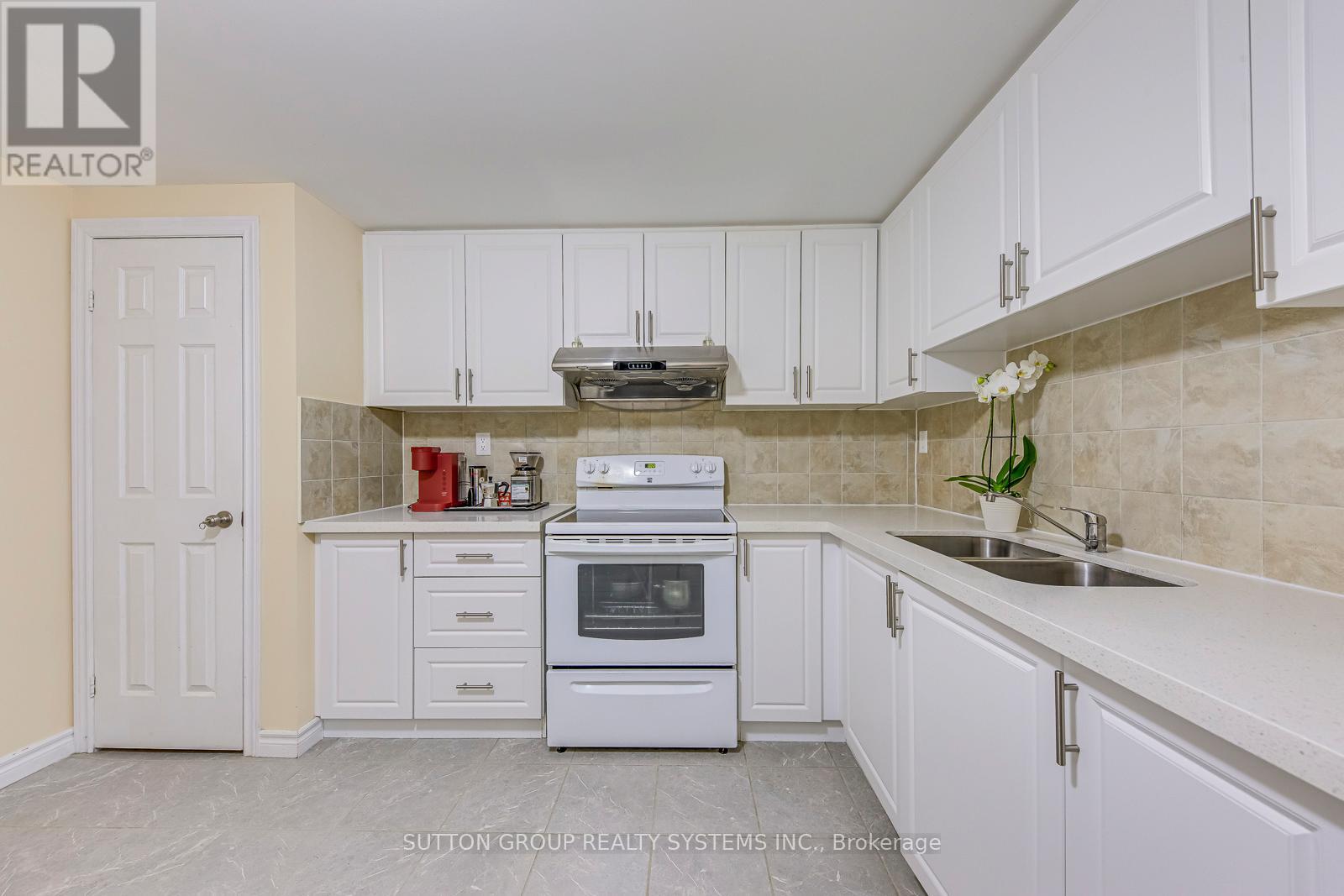 2207 Kwinter Road, Oakville, Ontario  L6M 0G1 - Photo 40 - W12469174