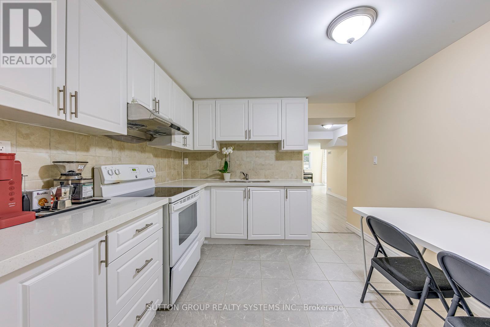 2207 Kwinter Road, Oakville, Ontario  L6M 0G1 - Photo 41 - W12469174