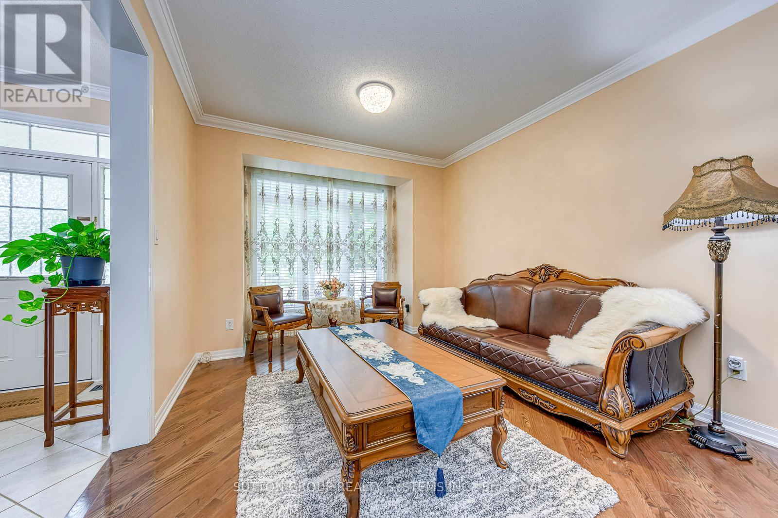 2207 Kwinter Road, Oakville, Ontario  L6M 0G1 - Photo 6 - W12469174