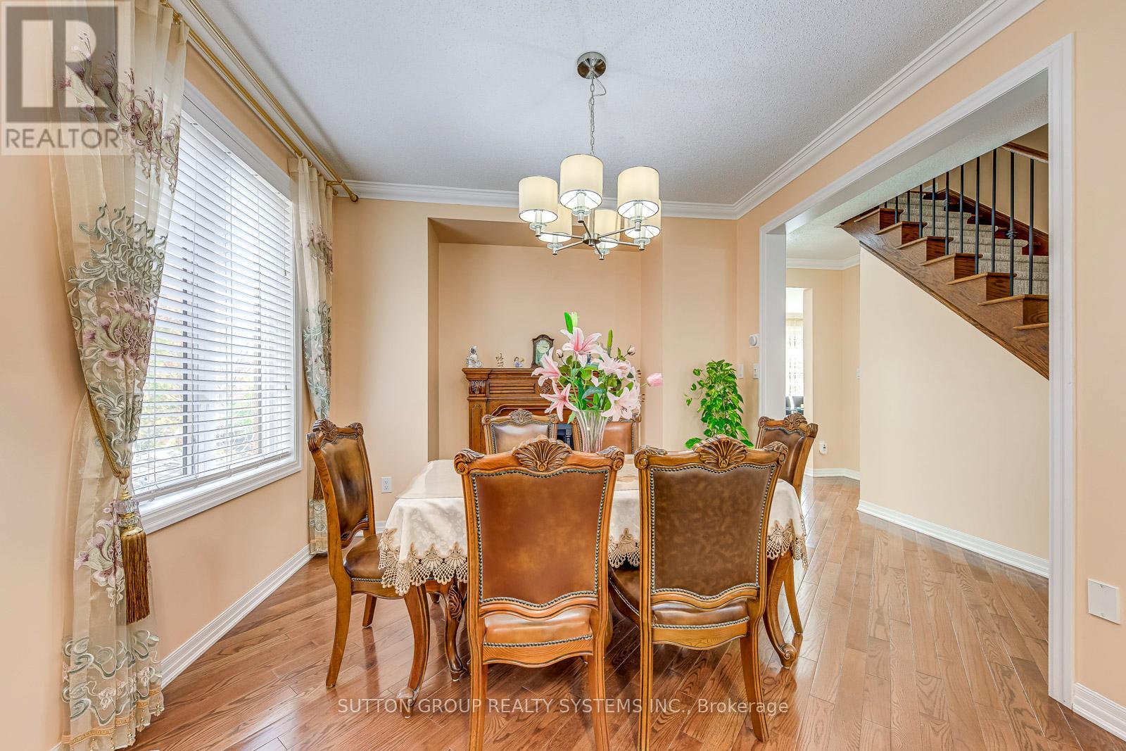 2207 Kwinter Road, Oakville, Ontario  L6M 0G1 - Photo 7 - W12469174