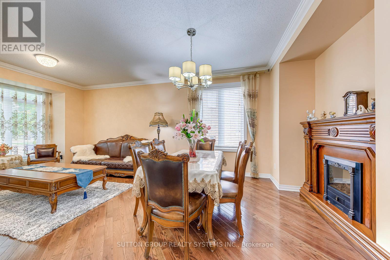 2207 Kwinter Road, Oakville, Ontario  L6M 0G1 - Photo 8 - W12469174