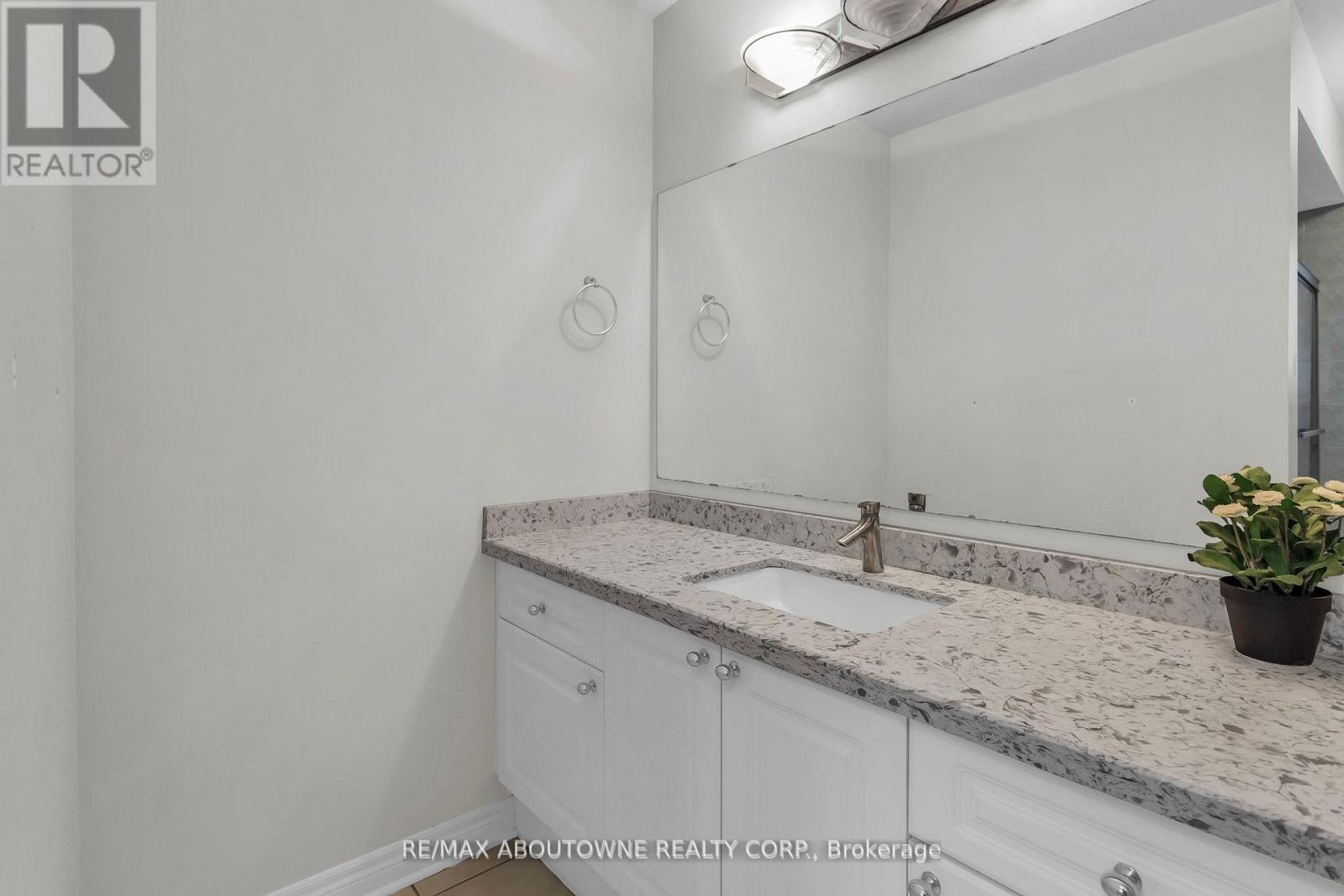 Upper - 128 Breton Avenue, Mississauga, Ontario  L4Z 4K5 - Photo 20 - W12469196