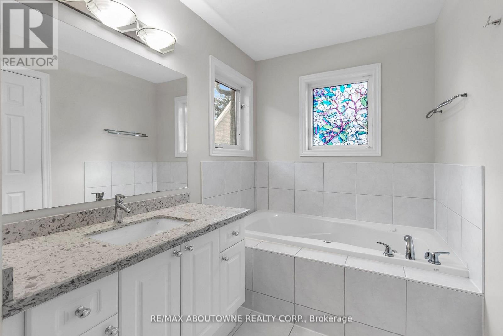 Upper - 128 Breton Avenue, Mississauga, Ontario  L4Z 4K5 - Photo 21 - W12469196