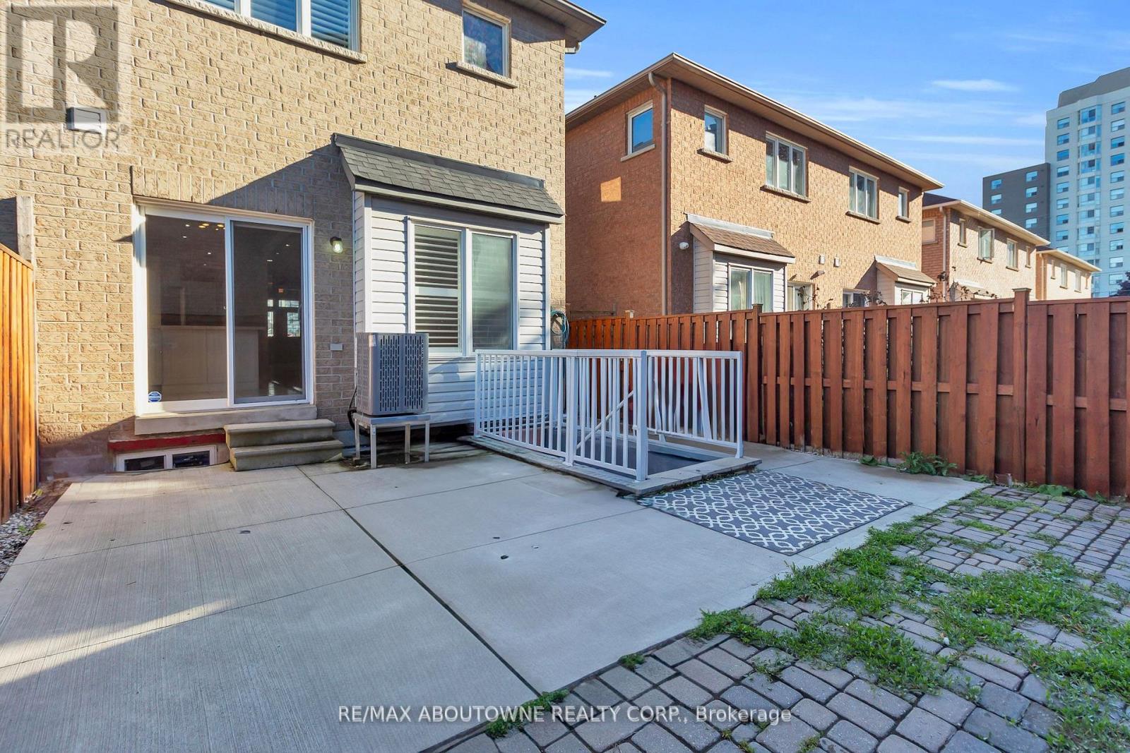 Upper - 128 Breton Avenue, Mississauga, Ontario  L4Z 4K5 - Photo 24 - W12469196