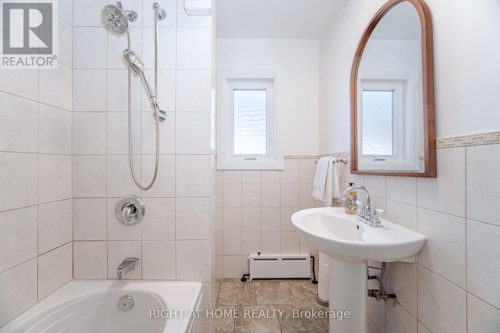 75 Emerald Crescent, Toronto, Ontario  M8V 2B5 - Photo 26 - W12469205
