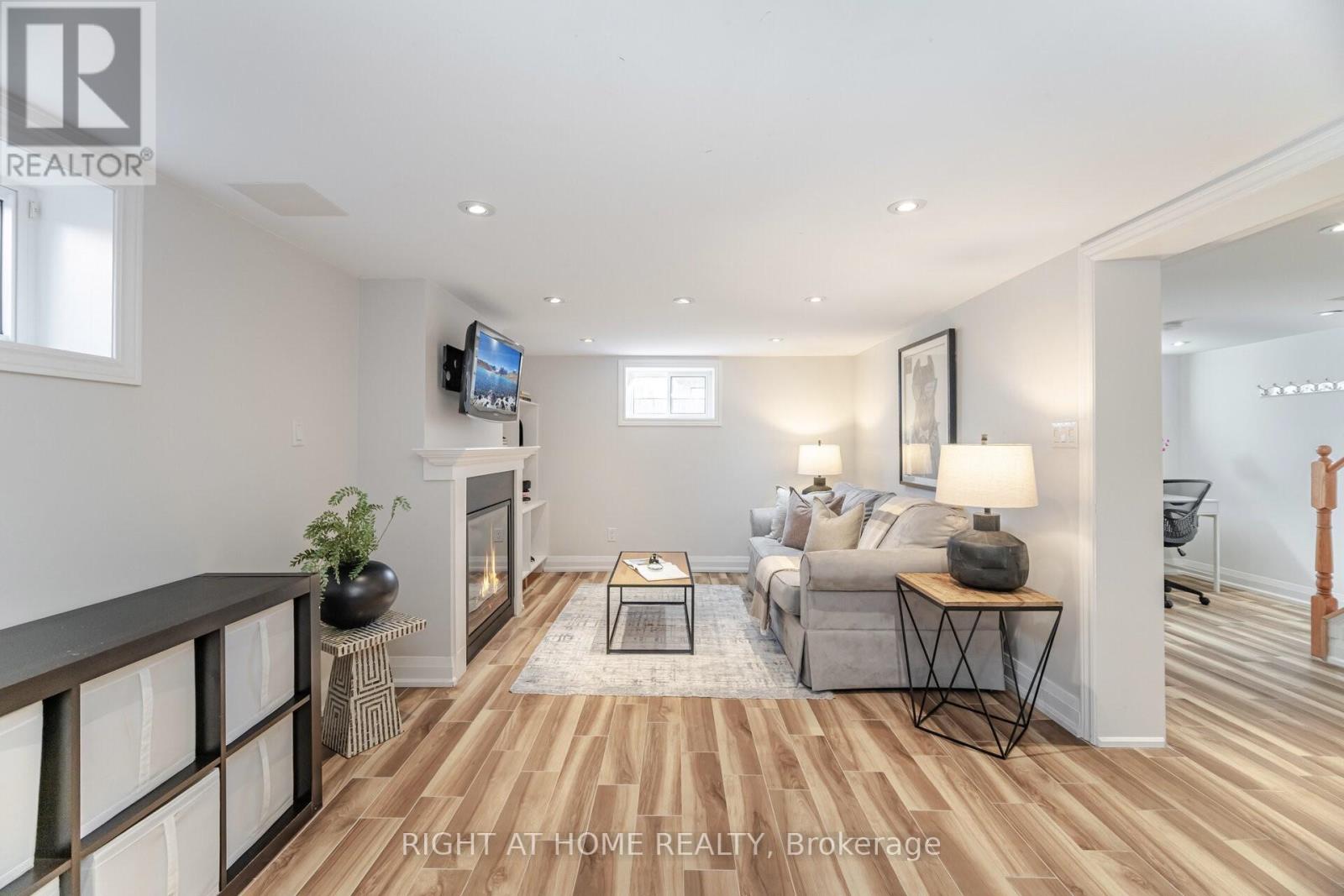 75 Emerald Crescent, Toronto, Ontario  M8V 2B5 - Photo 30 - W12469205