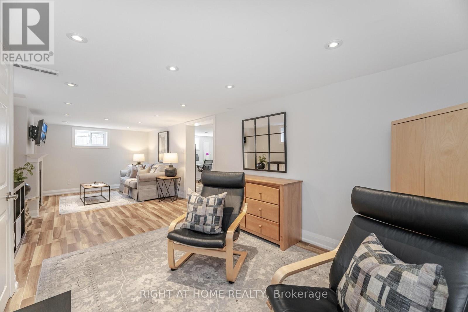 75 Emerald Crescent, Toronto, Ontario  M8V 2B5 - Photo 32 - W12469205