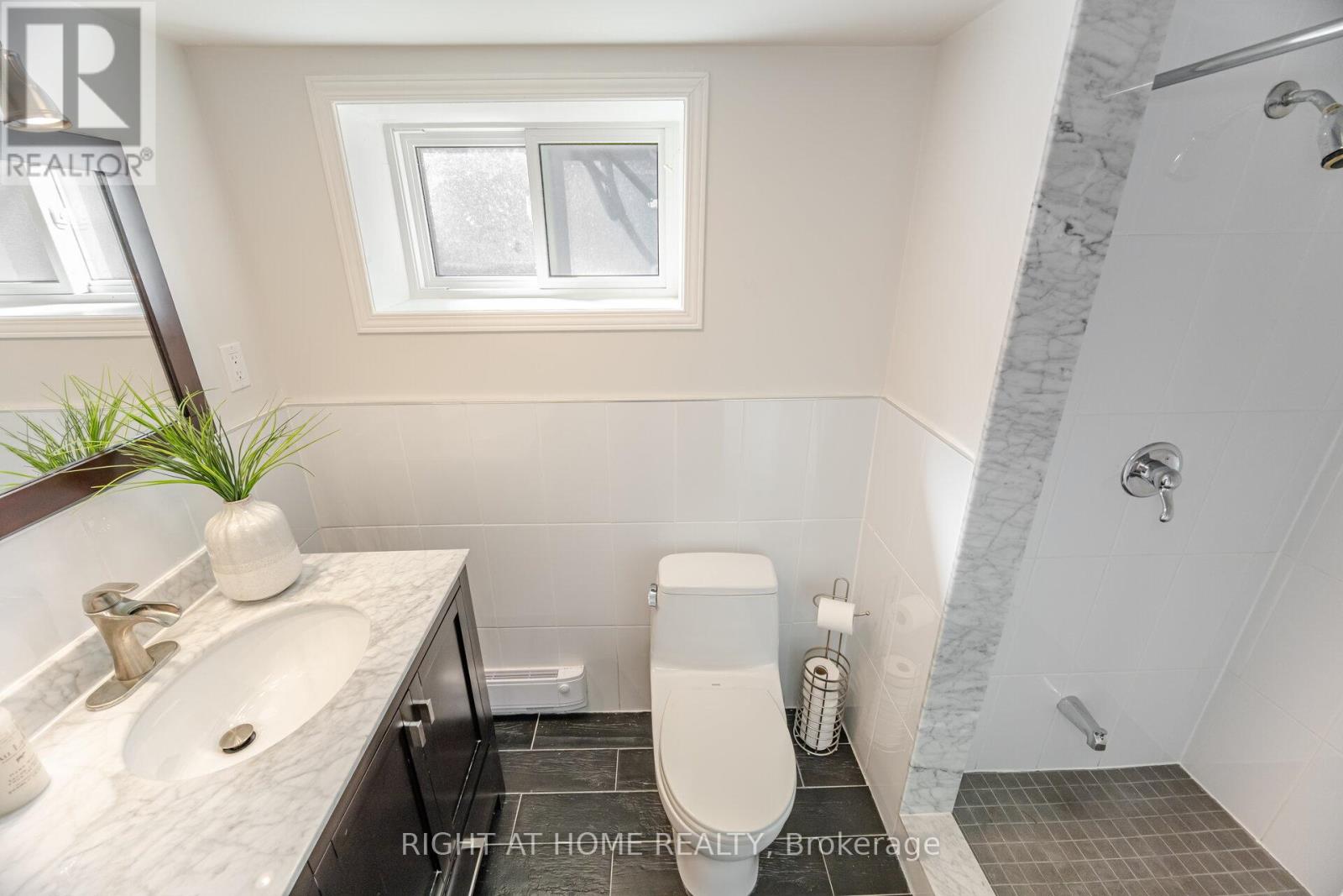 75 Emerald Crescent, Toronto, Ontario  M8V 2B5 - Photo 34 - W12469205
