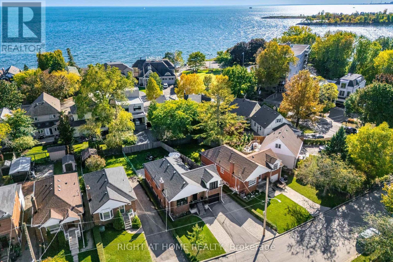 75 Emerald Crescent, Toronto, Ontario  M8V 2B5 - Photo 5 - W12469205