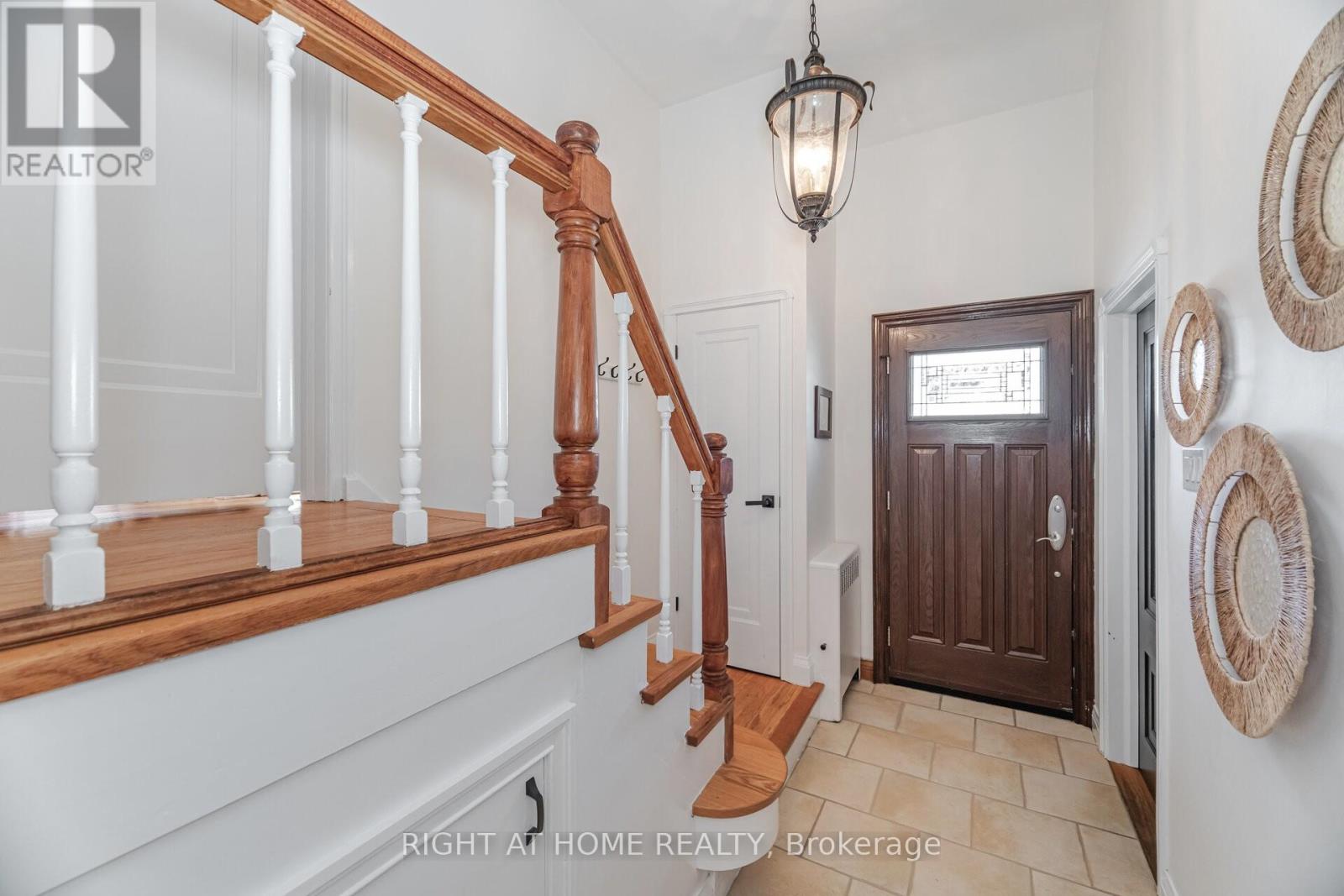 75 Emerald Crescent, Toronto, Ontario  M8V 2B5 - Photo 6 - W12469205