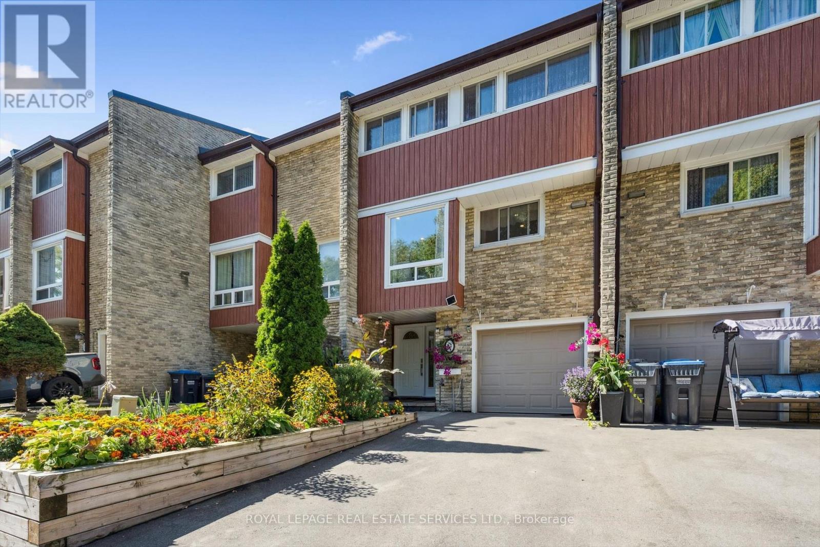 24 - 915 Inverhouse Drive, Mississauga, Ontario  L5J 4B2 - Photo 2 - W12469206