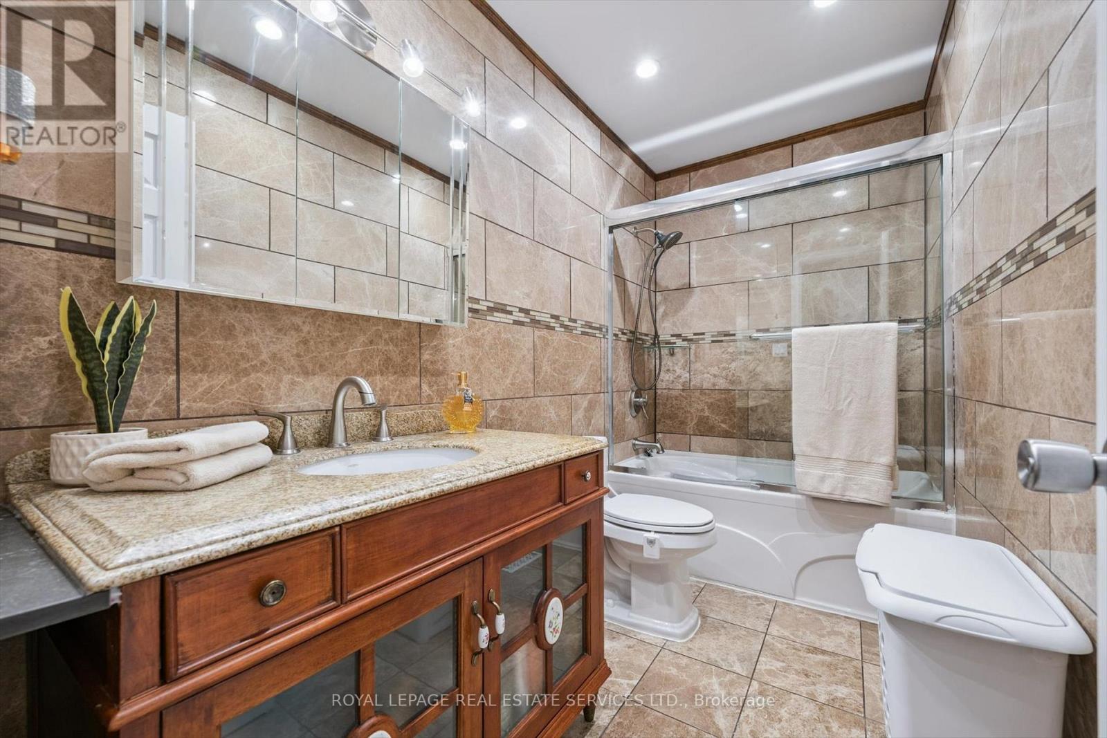 24 - 915 Inverhouse Drive, Mississauga, Ontario  L5J 4B2 - Photo 33 - W12469206