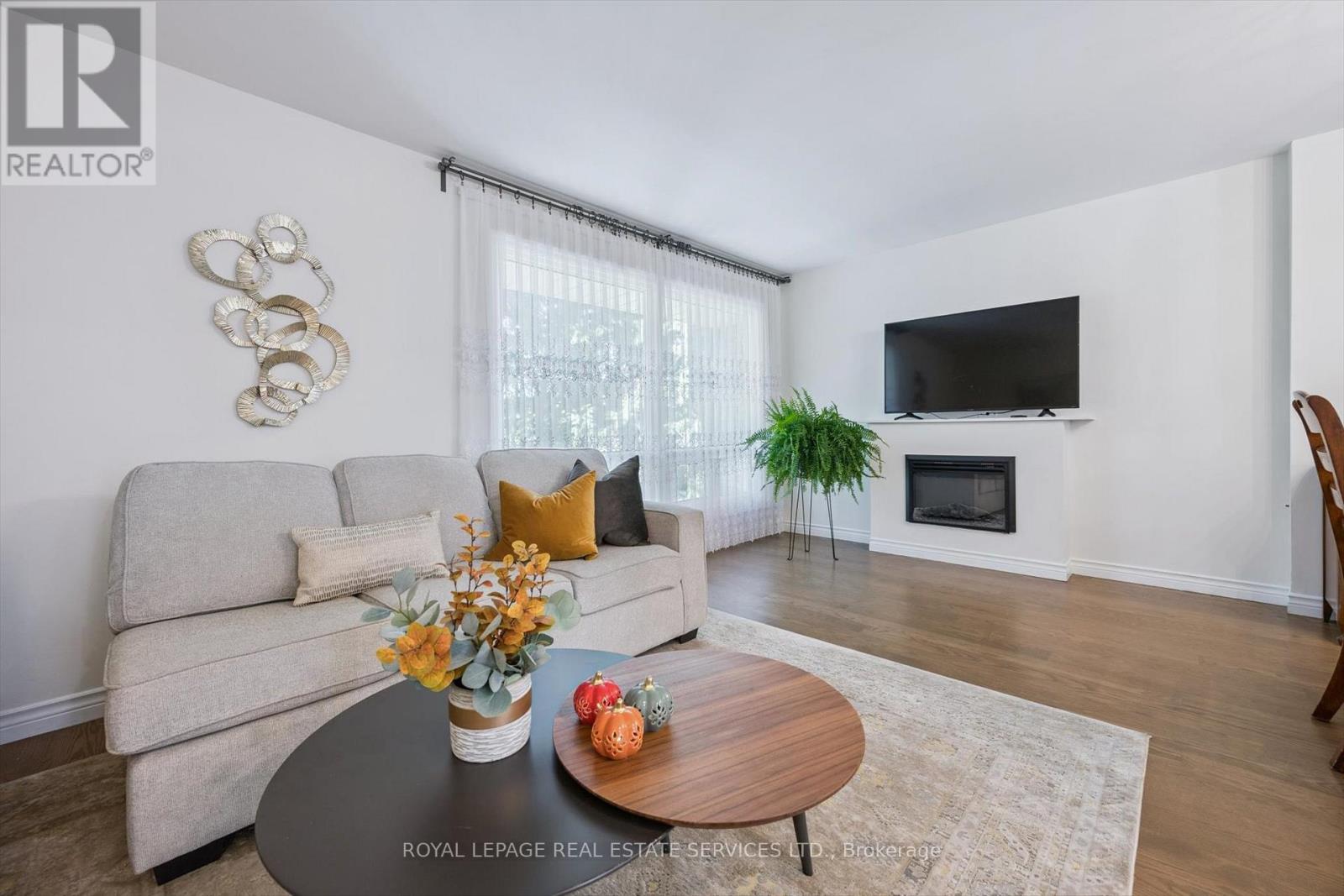 24 - 915 Inverhouse Drive, Mississauga, Ontario  L5J 4B2 - Photo 5 - W12469206