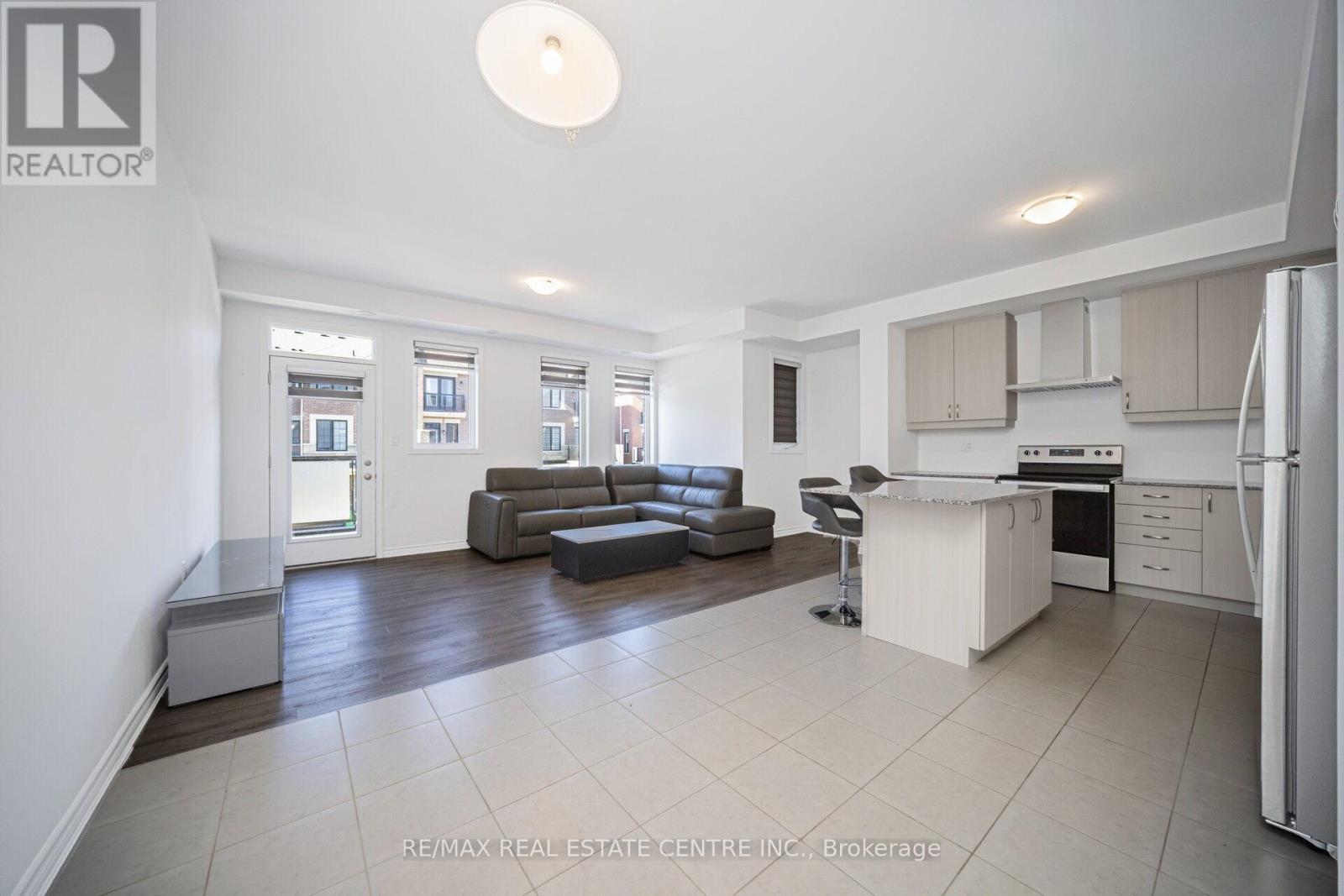 81 Melmar Street, Brampton, Ontario  L7A 5K8 - Photo 10 - W12469221