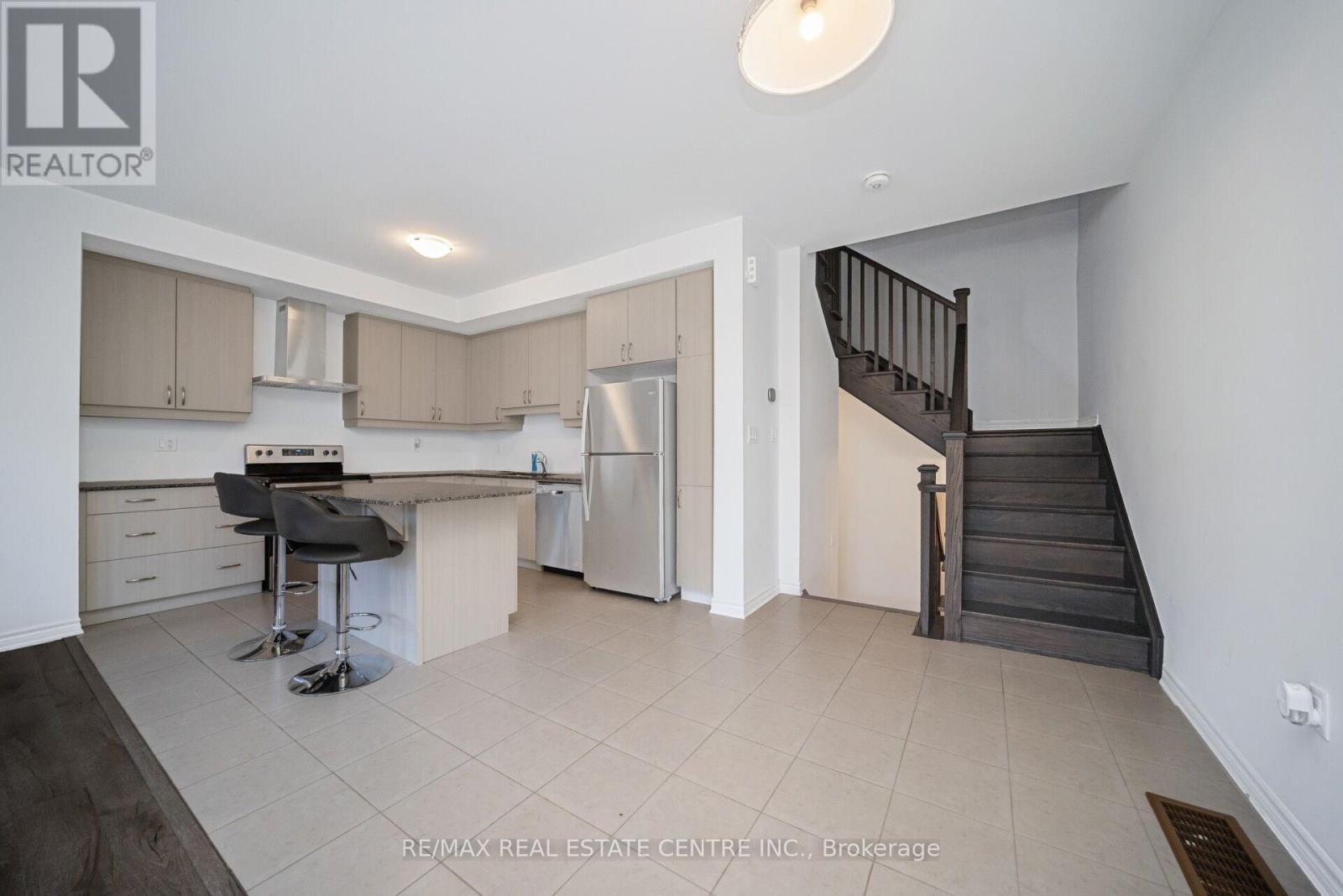 81 Melmar Street, Brampton, Ontario  L7A 5K8 - Photo 11 - W12469221