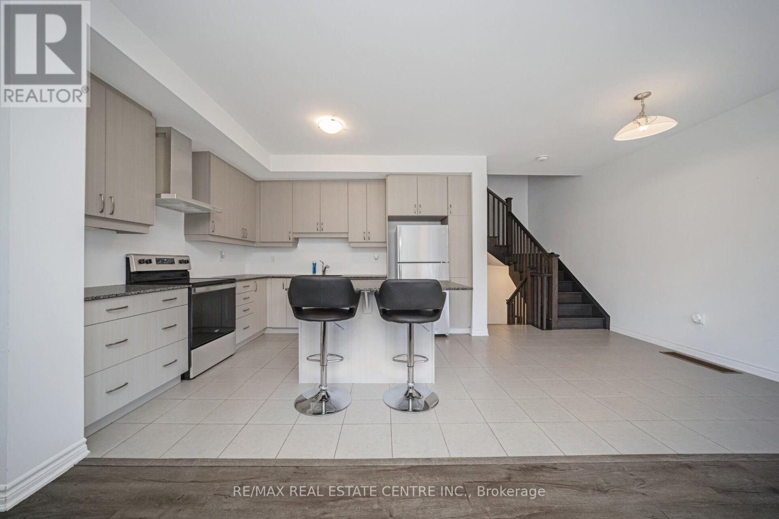 81 Melmar Street, Brampton, Ontario  L7A 5K8 - Photo 12 - W12469221