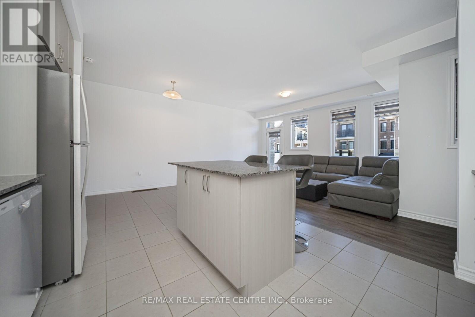 81 Melmar Street, Brampton, Ontario  L7A 5K8 - Photo 14 - W12469221