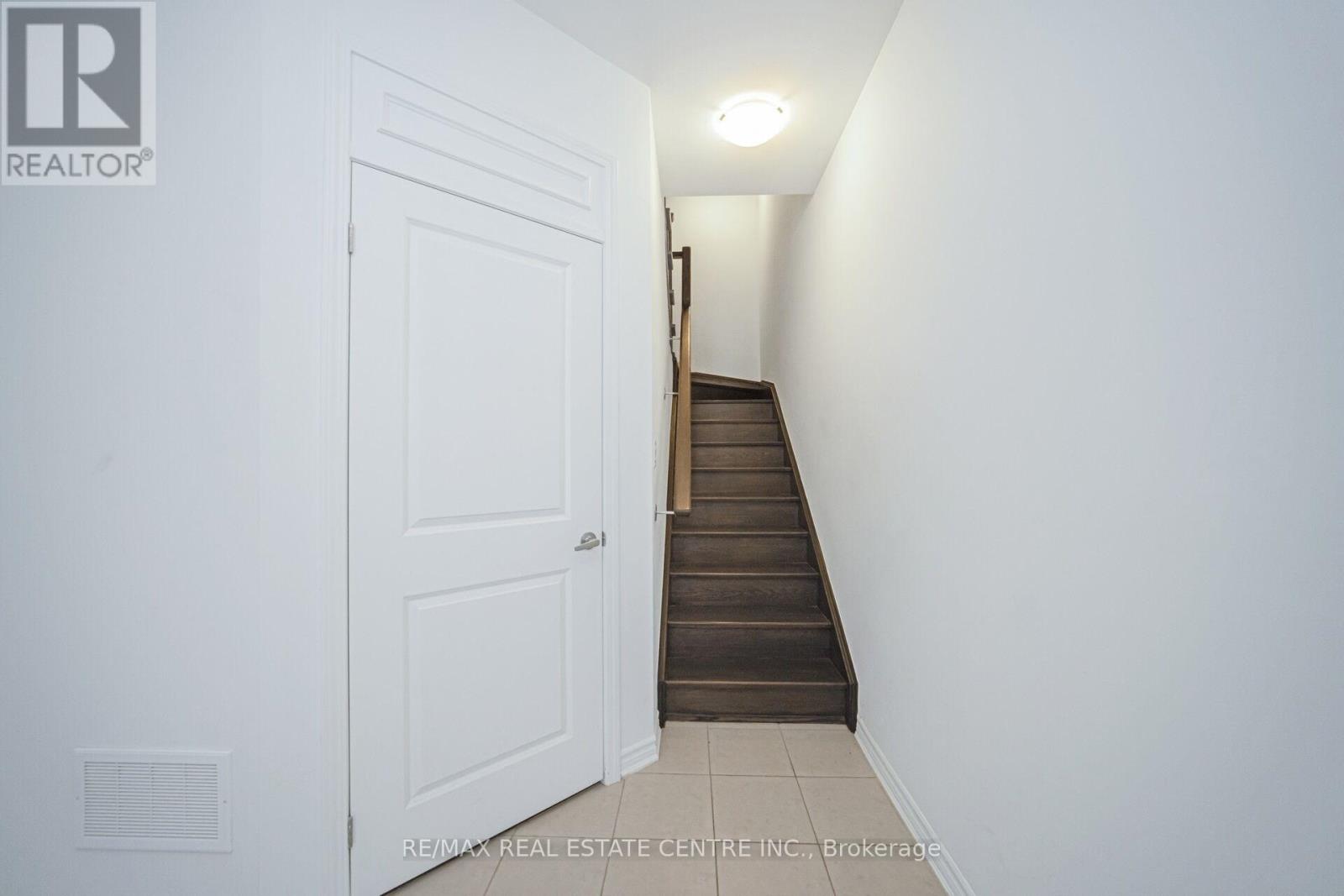 81 Melmar Street, Brampton, Ontario  L7A 5K8 - Photo 7 - W12469221