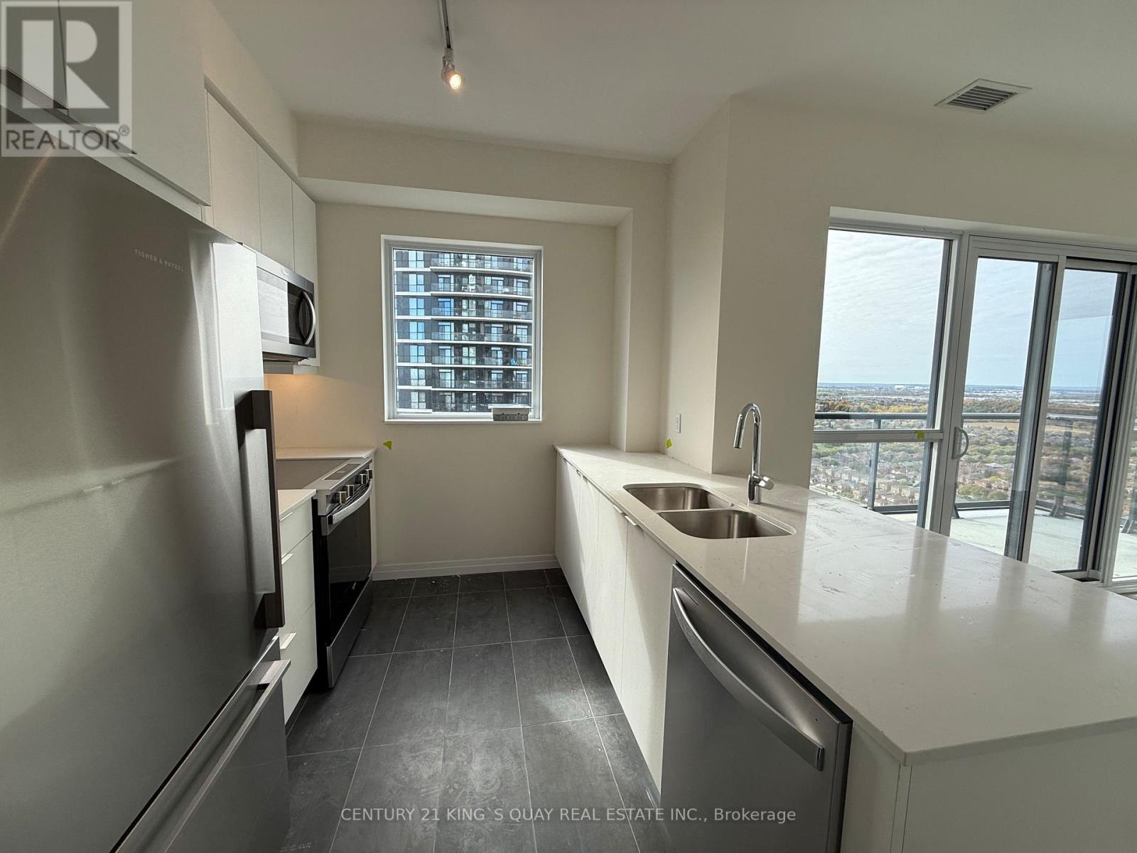 2806 - 15 Watergarden Drive, Mississauga, Ontario  L5R 1B2 - Photo 11 - W12469222