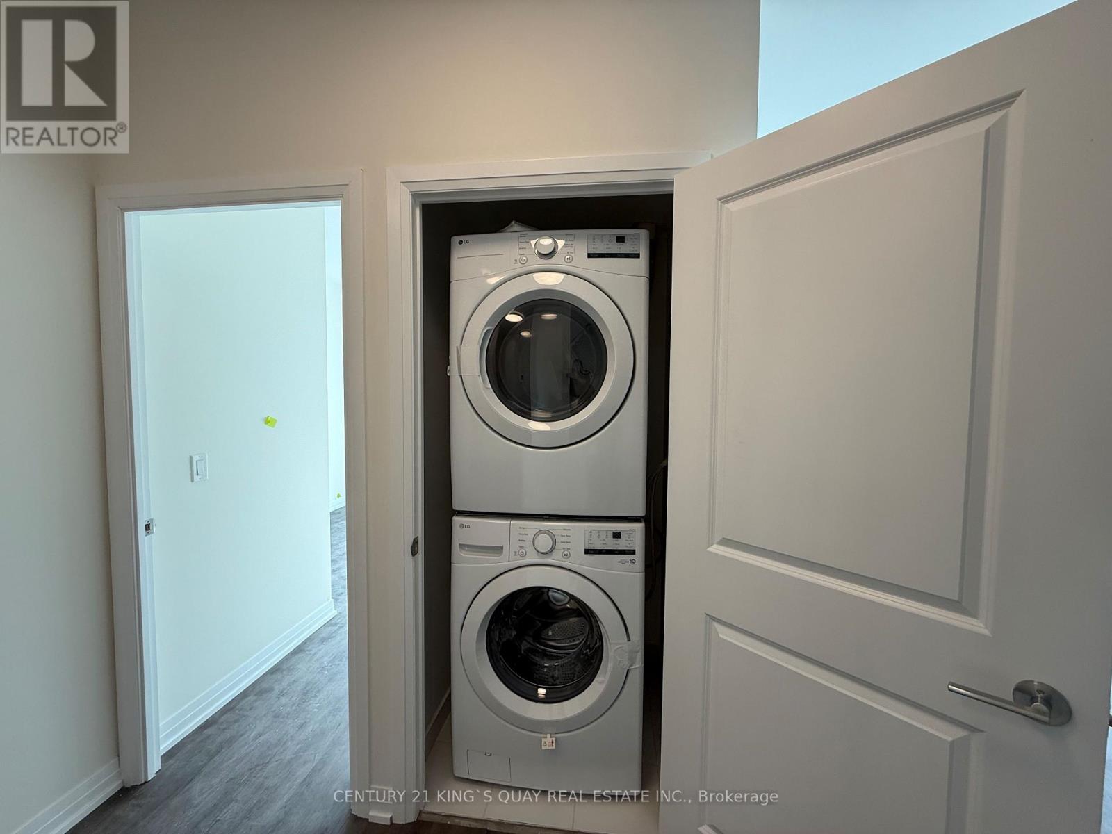 2806 - 15 Watergarden Drive, Mississauga, Ontario  L5R 1B2 - Photo 18 - W12469222