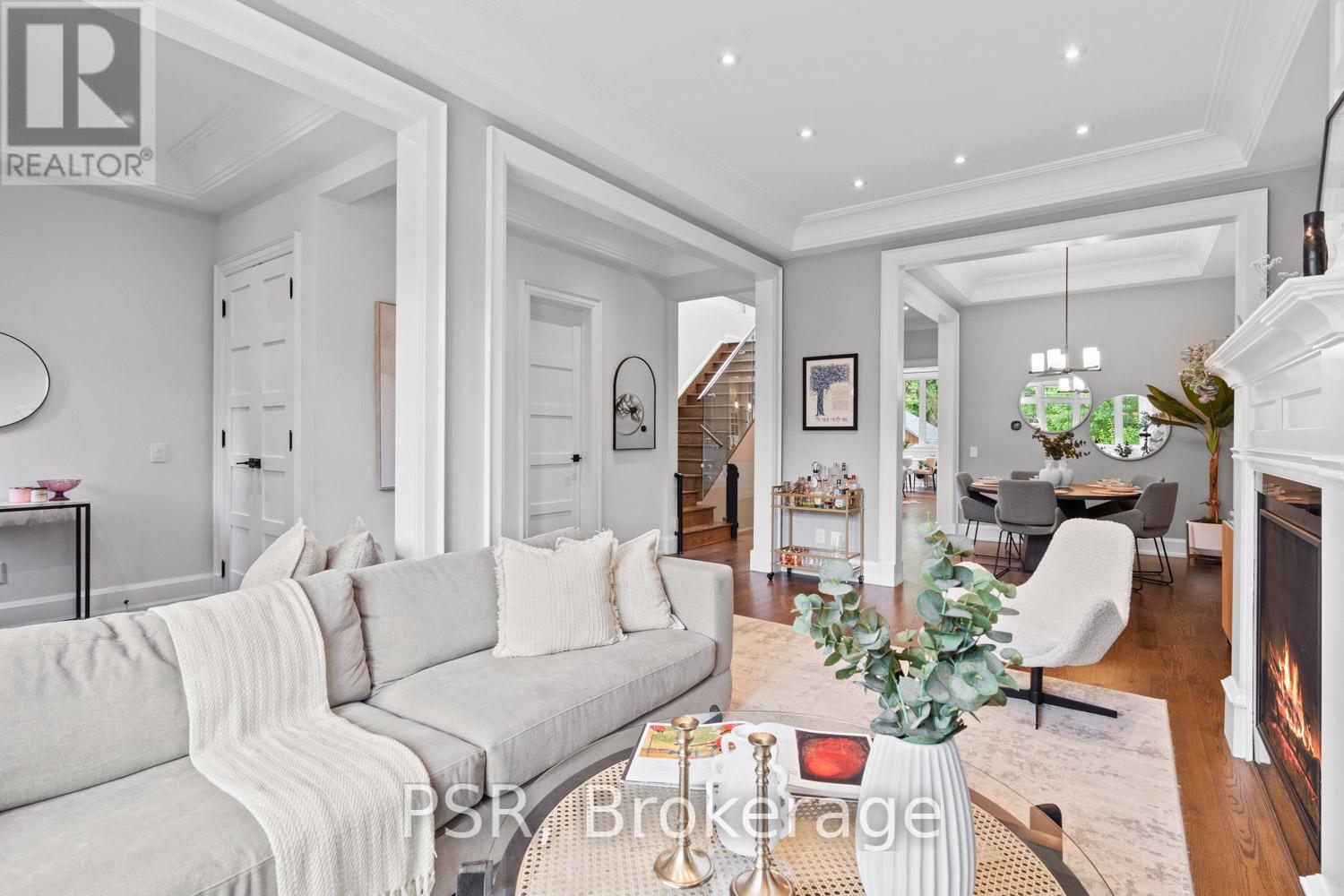 76 South Kingsway, Toronto, Ontario  M6S 3T3 - Photo 4 - W12469225