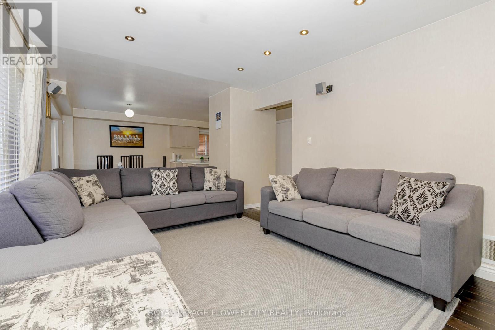 30 Foxtail Road, Brampton, Ontario  L6R 1E2 - Photo 15 - W12469231