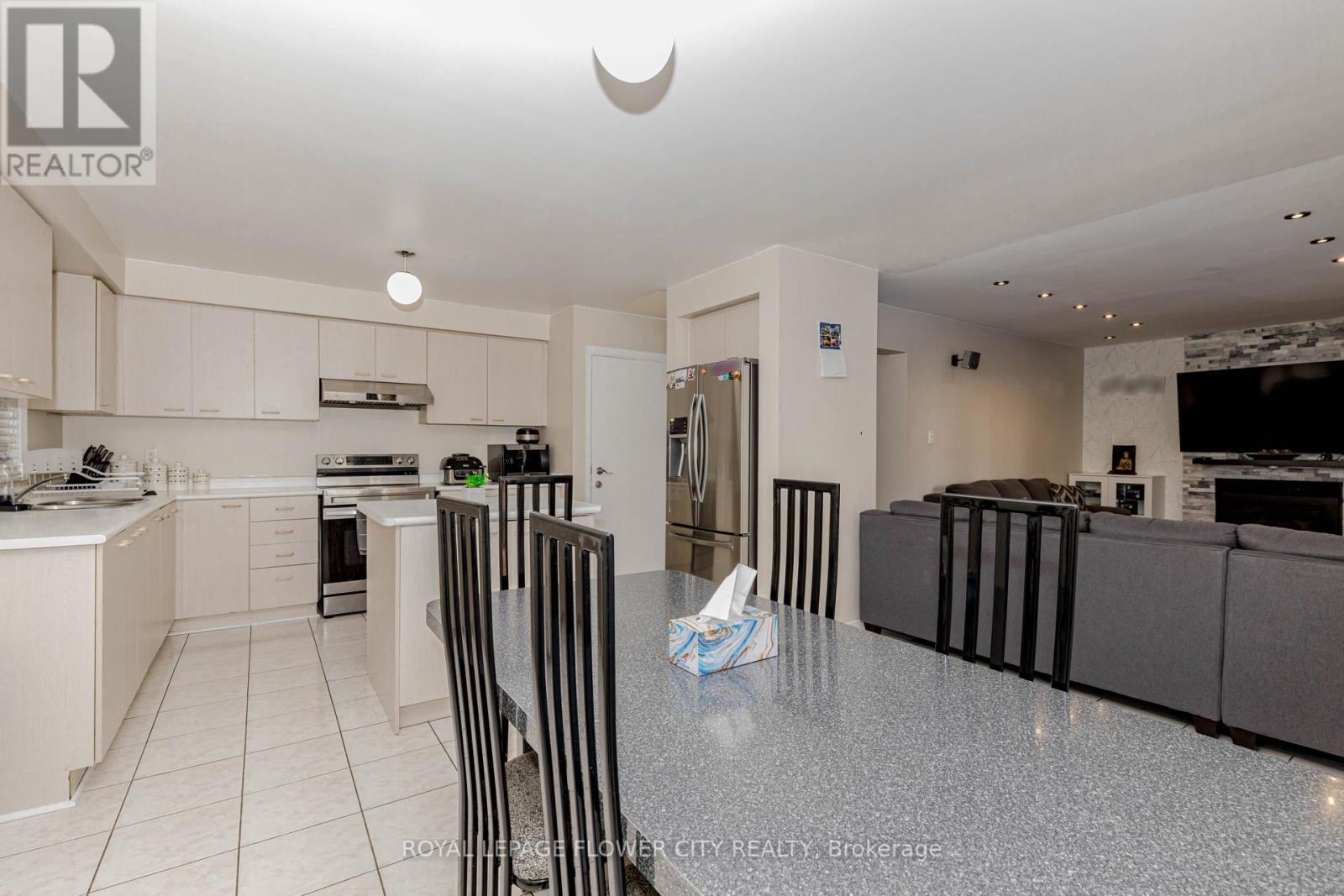 30 Foxtail Road, Brampton, Ontario  L6R 1E2 - Photo 19 - W12469231