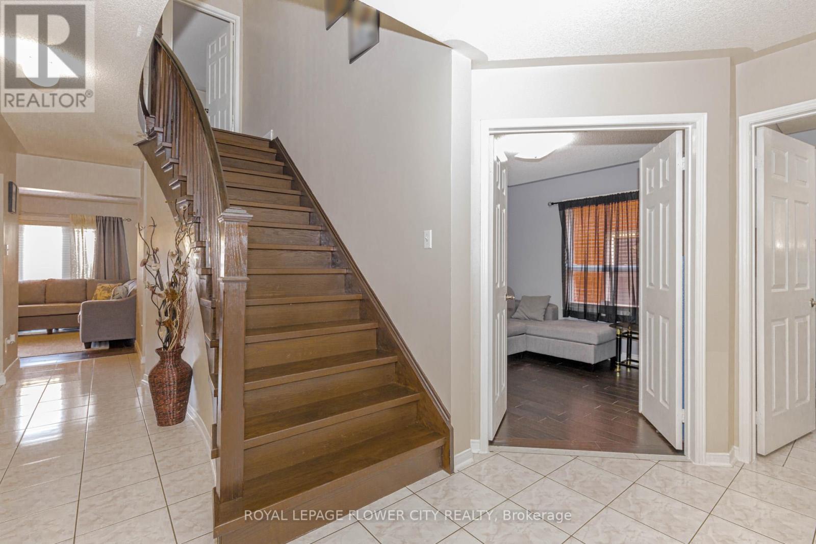 30 Foxtail Road, Brampton, Ontario  L6R 1E2 - Photo 27 - W12469231