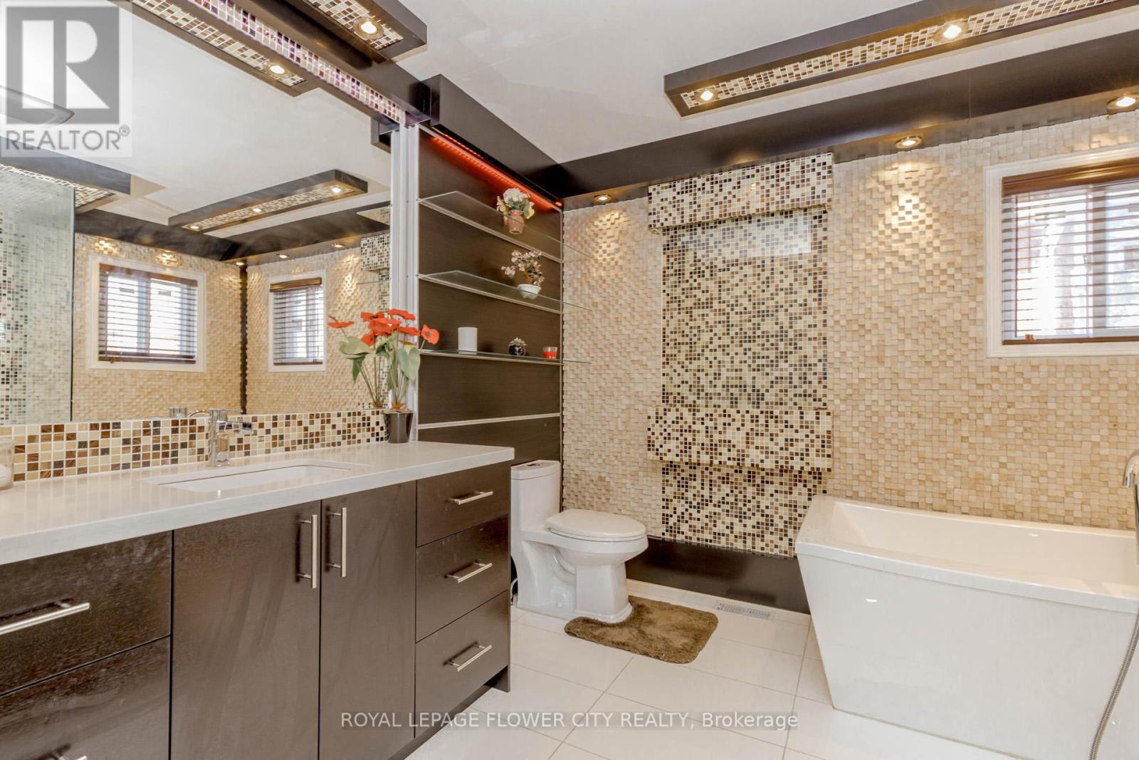 30 Foxtail Road, Brampton, Ontario  L6R 1E2 - Photo 32 - W12469231