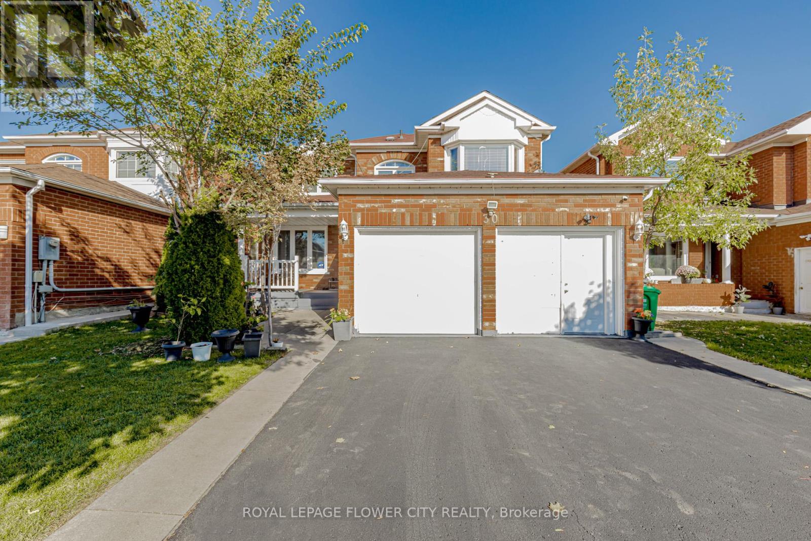30 Foxtail Road, Brampton, Ontario  L6R 1E2 - Photo 4 - W12469231