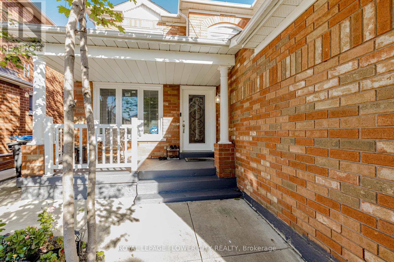 30 Foxtail Road, Brampton, Ontario  L6R 1E2 - Photo 5 - W12469231
