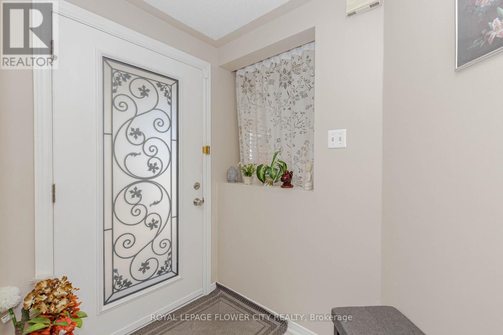 30 Foxtail Road, Brampton, Ontario  L6R 1E2 - Photo 7 - W12469231