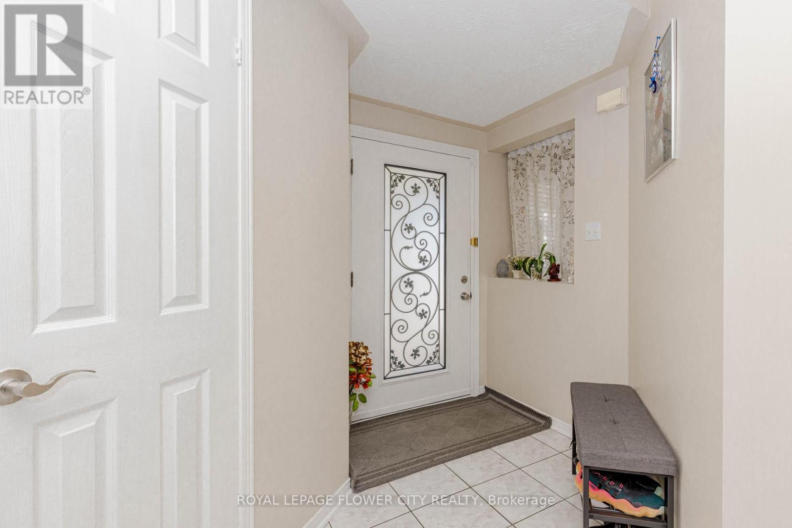 30 Foxtail Road, Brampton, Ontario  L6R 1E2 - Photo 8 - W12469231