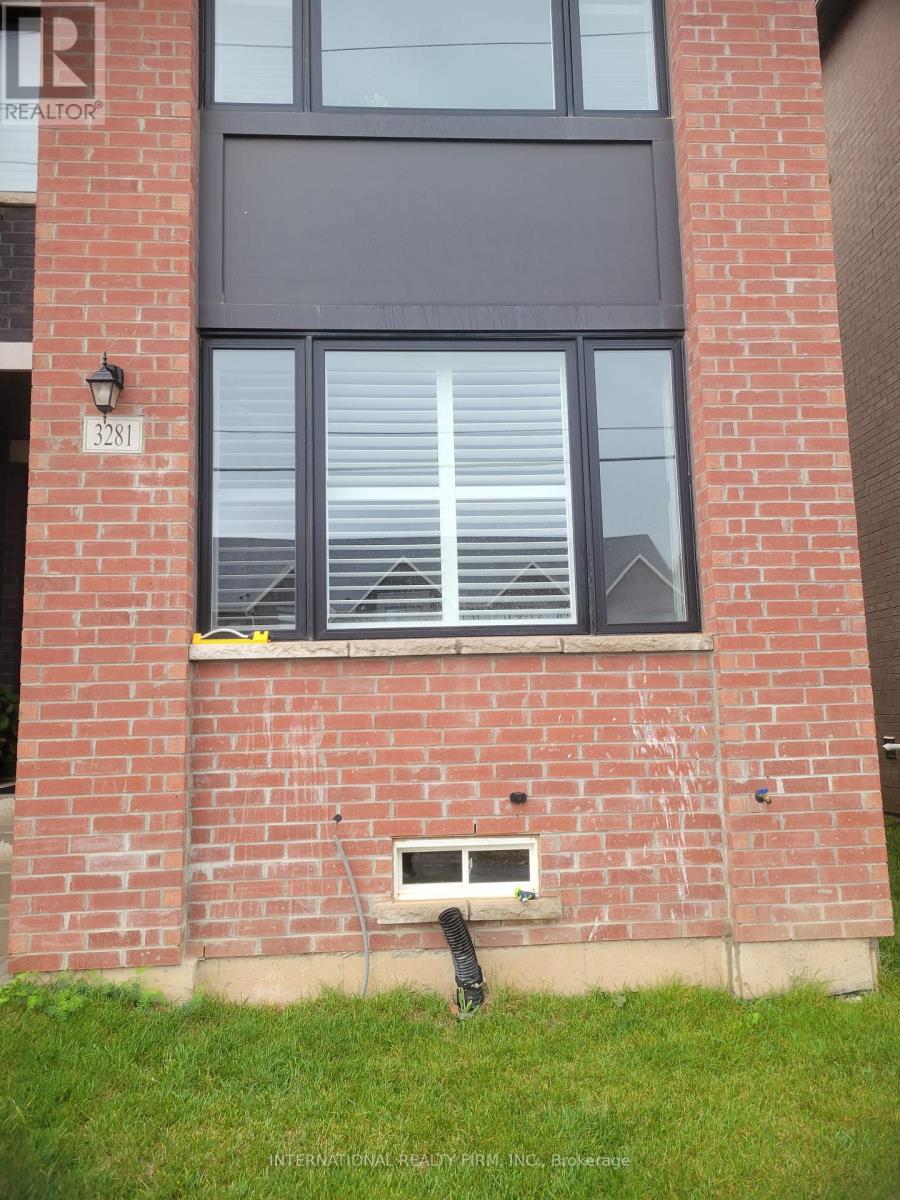 3281 Sixth Line, Oakville, Ontario  L6H 0Z8 - Photo 4 - W12469232