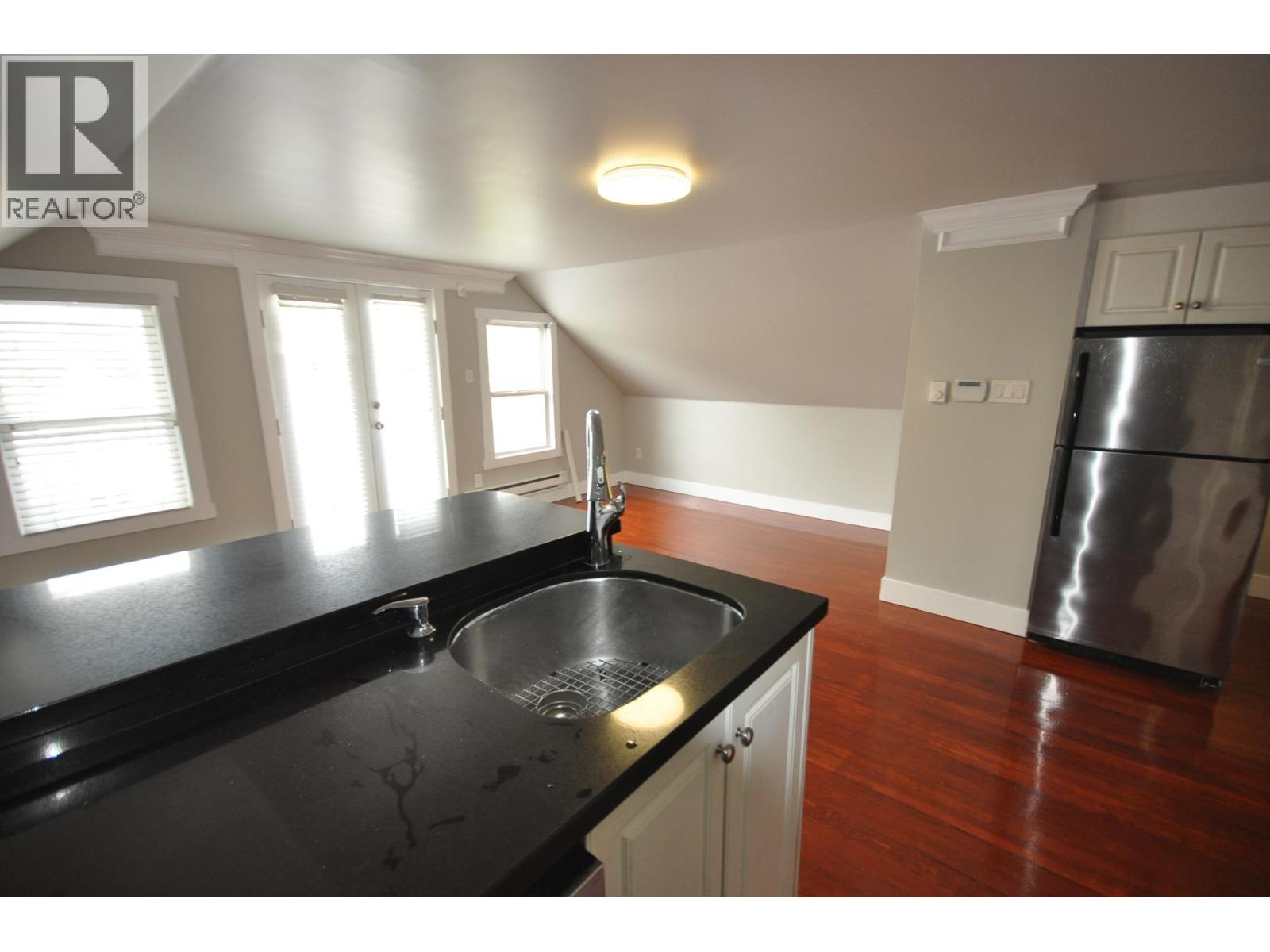 7505 KINGSWAY, burnaby, British Columbia
