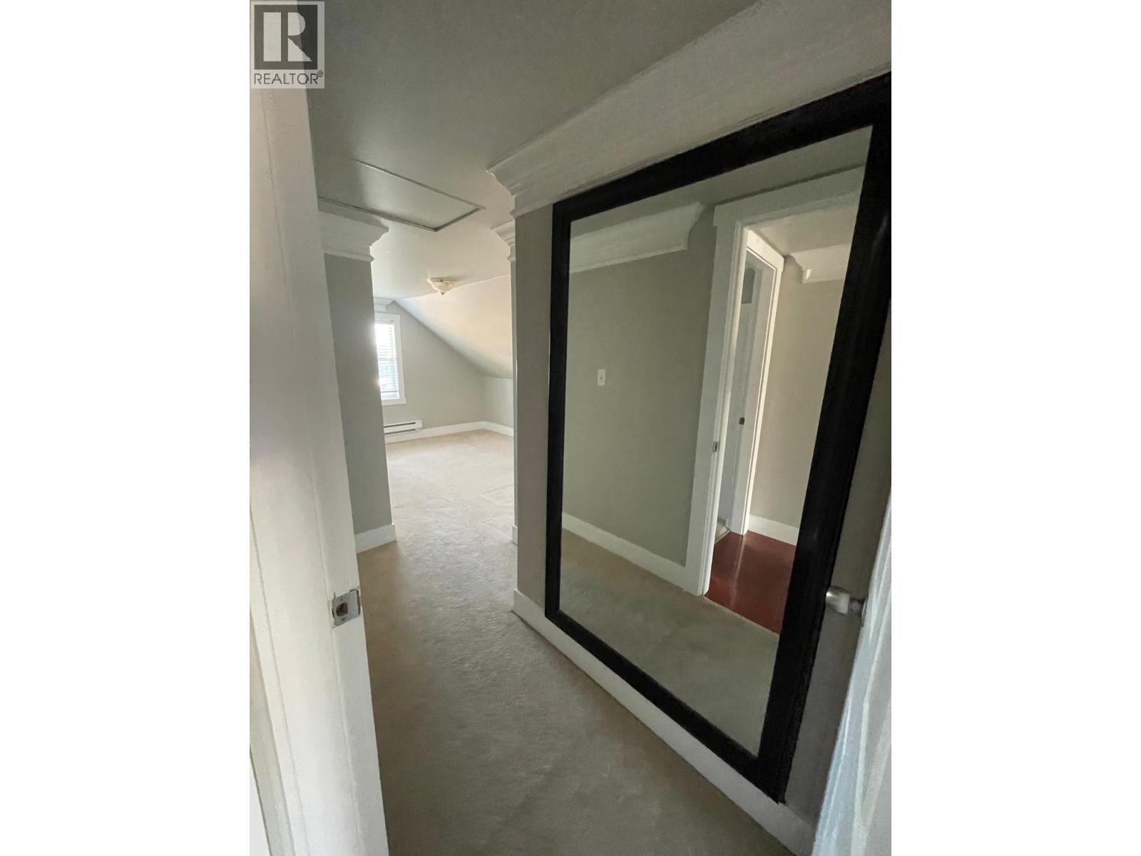 7505 Kingsway, Burnaby, British Columbia  V3N 3C1 - Photo 5 - R3059492