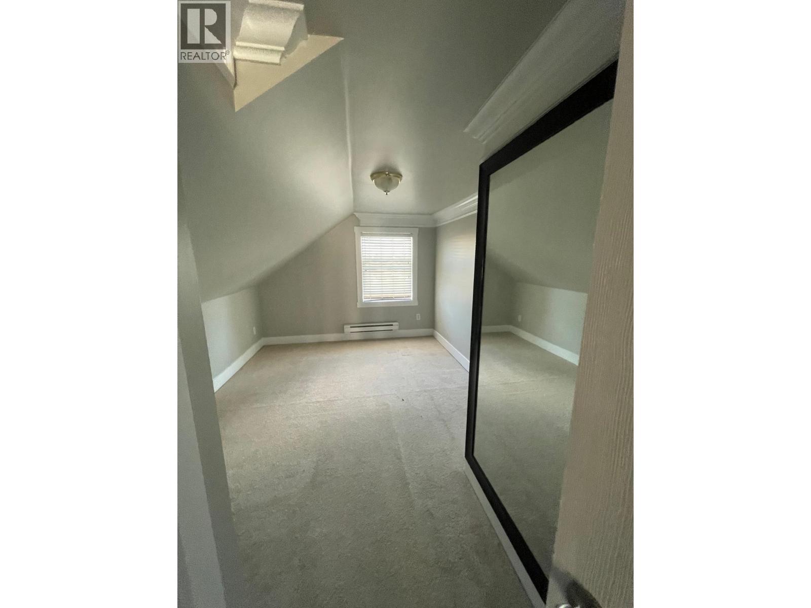 7505 Kingsway, Burnaby, British Columbia  V3N 3C1 - Photo 6 - R3059492